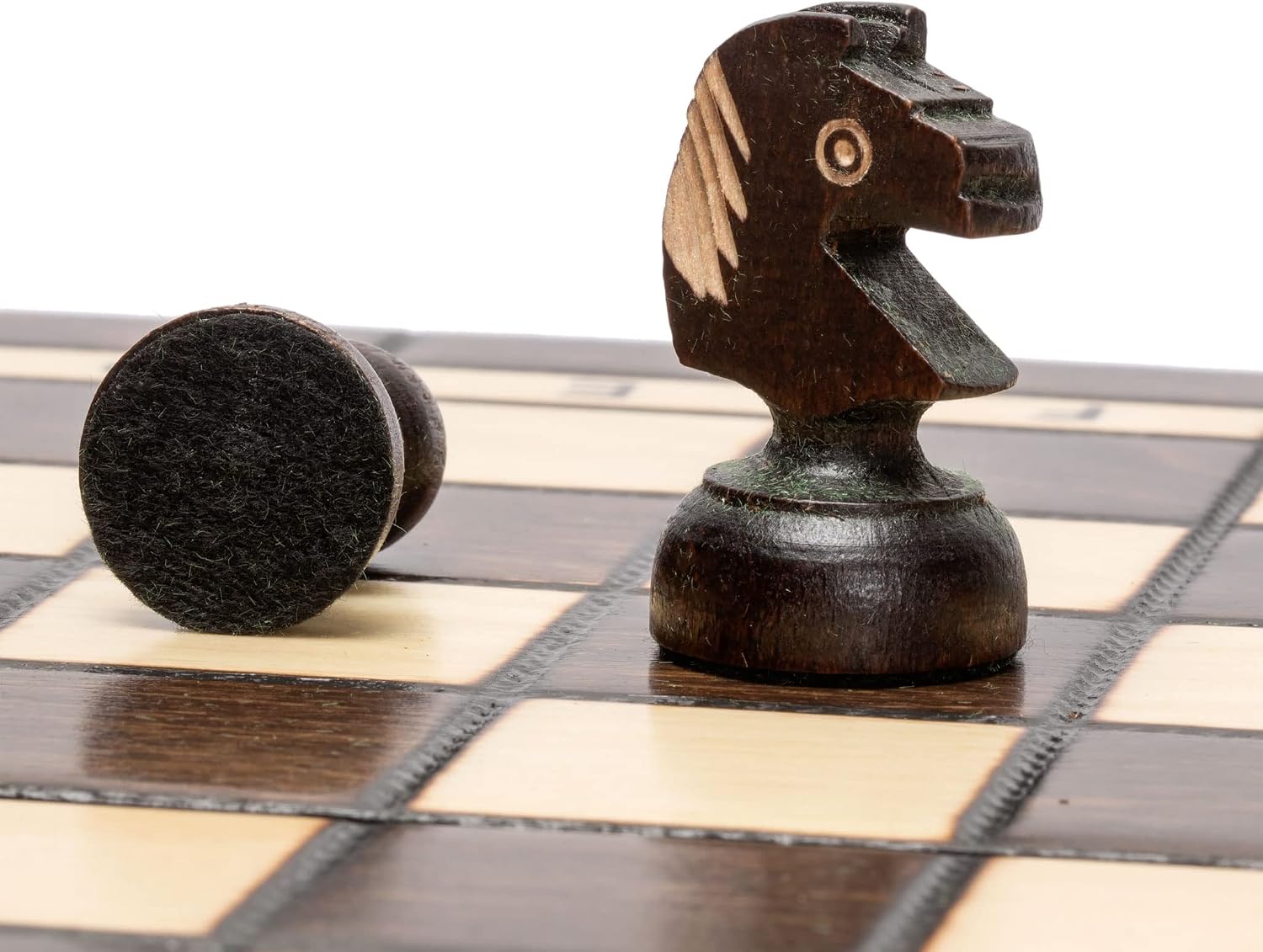 Detalle de Husaria European International Chess Wooden Game Set, 'King's Continental' — 35 cm Medium Folding Board with Handcrafted Sycamore Pieces
