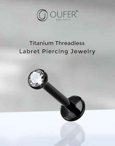 Detalle de OUFER Body Piercing Labret en titanio negro con sistema threadless/push-in (16G/18G/20G)