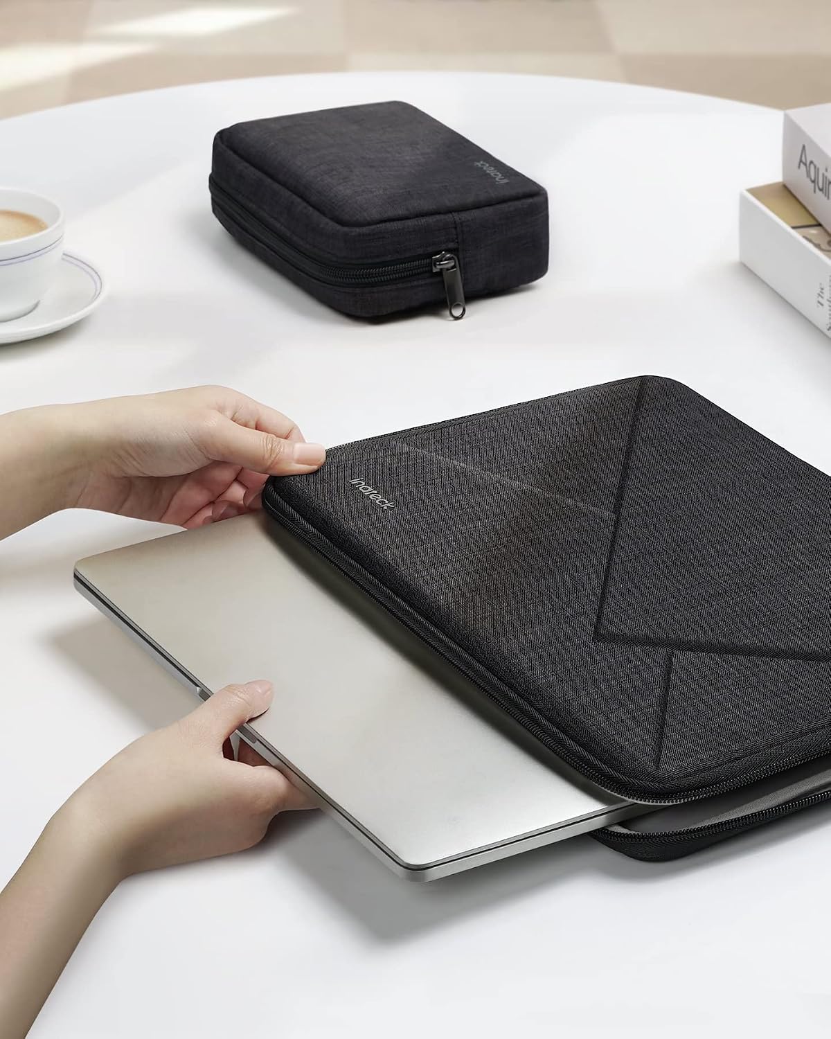 Thumbnail 5 de Inateck 13.3 inch Shockproof EVA Laptop Sleeve with Accessory Bag (Compatible with 14" MacBook Pro/Max 2021–2026, 13" MacBook Air/Pro 2012–2017)