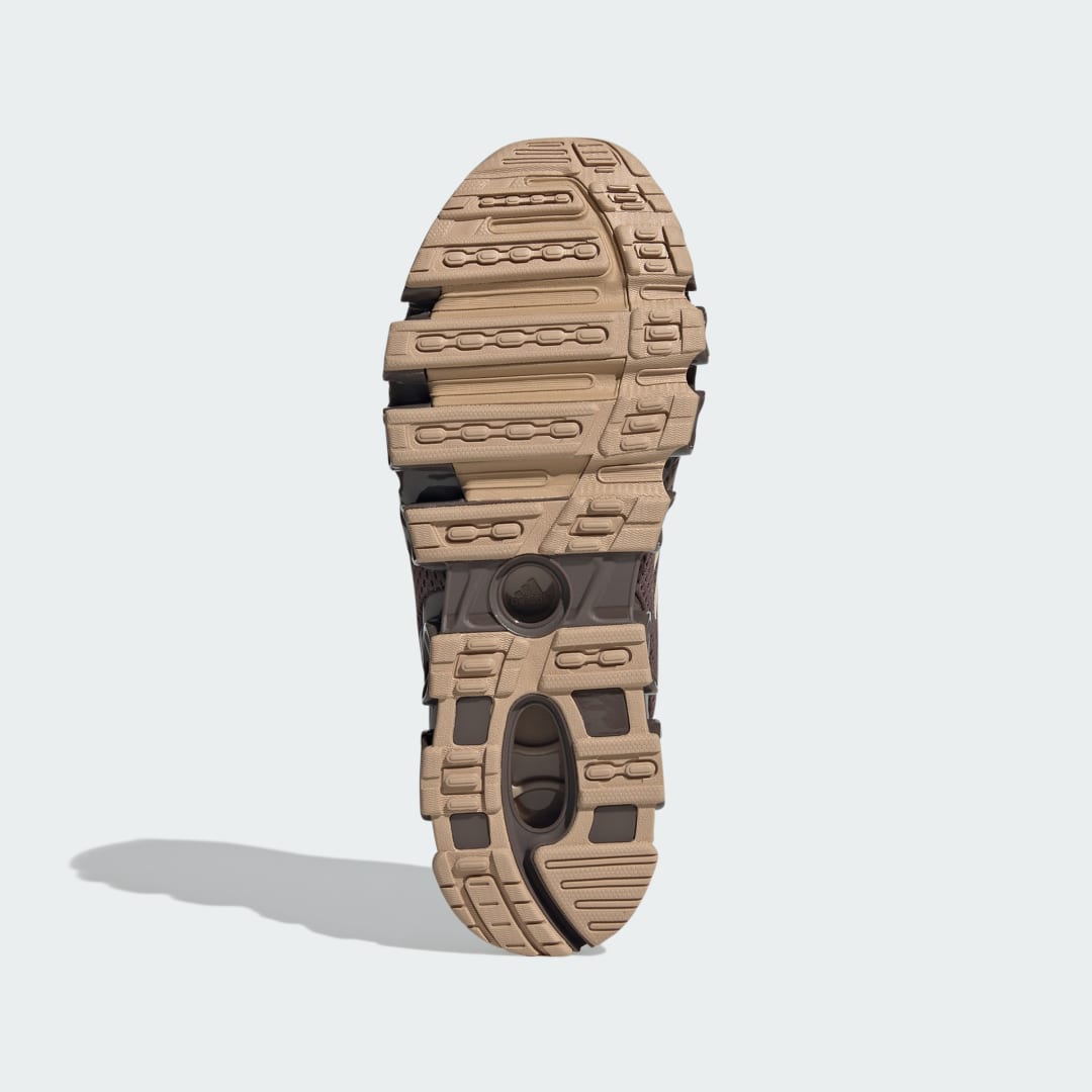 Detalle de Zapatilla Mega Ghostride de Adidas — Marrón