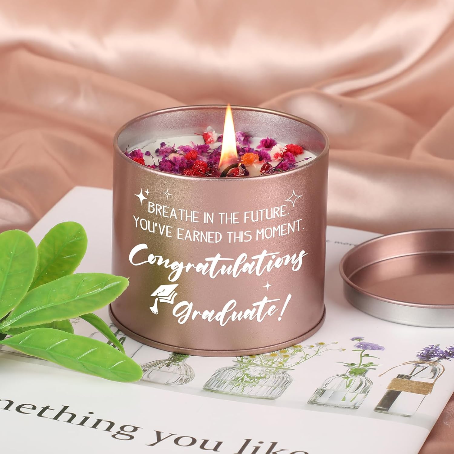 Detalle de PRSTENLY Graduation Gifts for Her 2026: Happy Graduation Scented Candle (9oz)