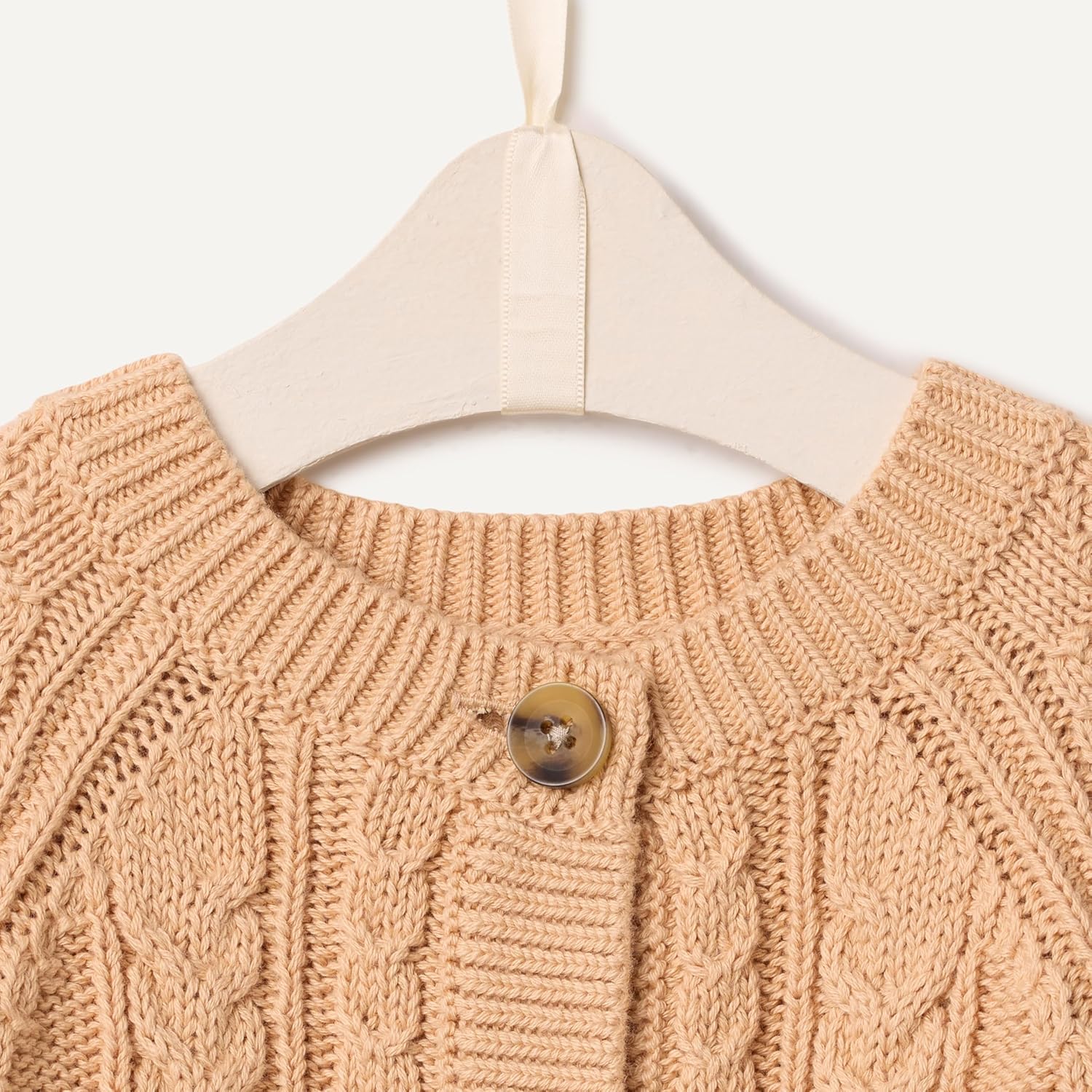 Thumbnail 4 de Amazon Essentials x Sofia Grainge Unisex Toddlers and Babies' Fisherman Cardigan Sweater