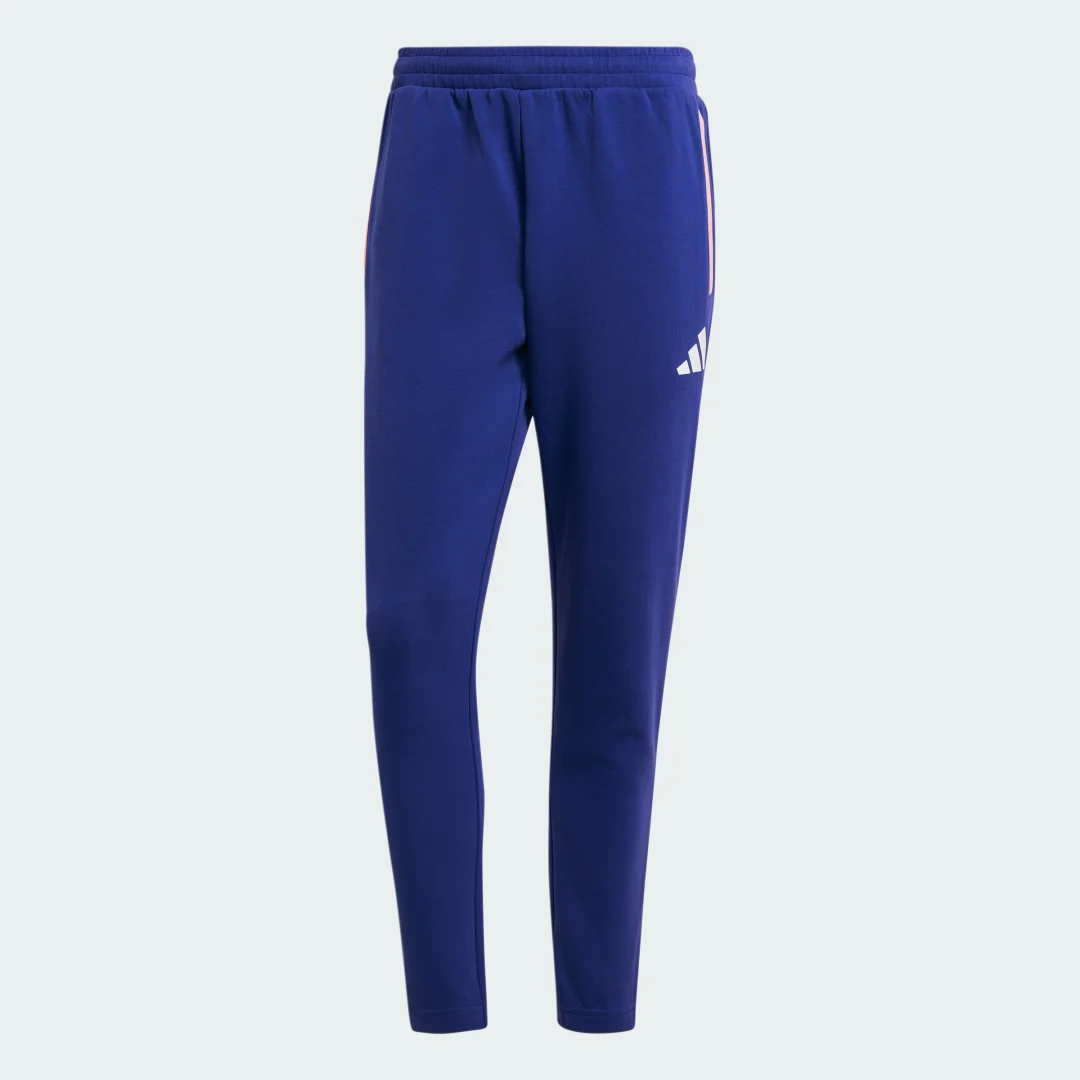 Detalle de Pantalón Team France de Adidas: cómodo, urbano y para fans del deporte