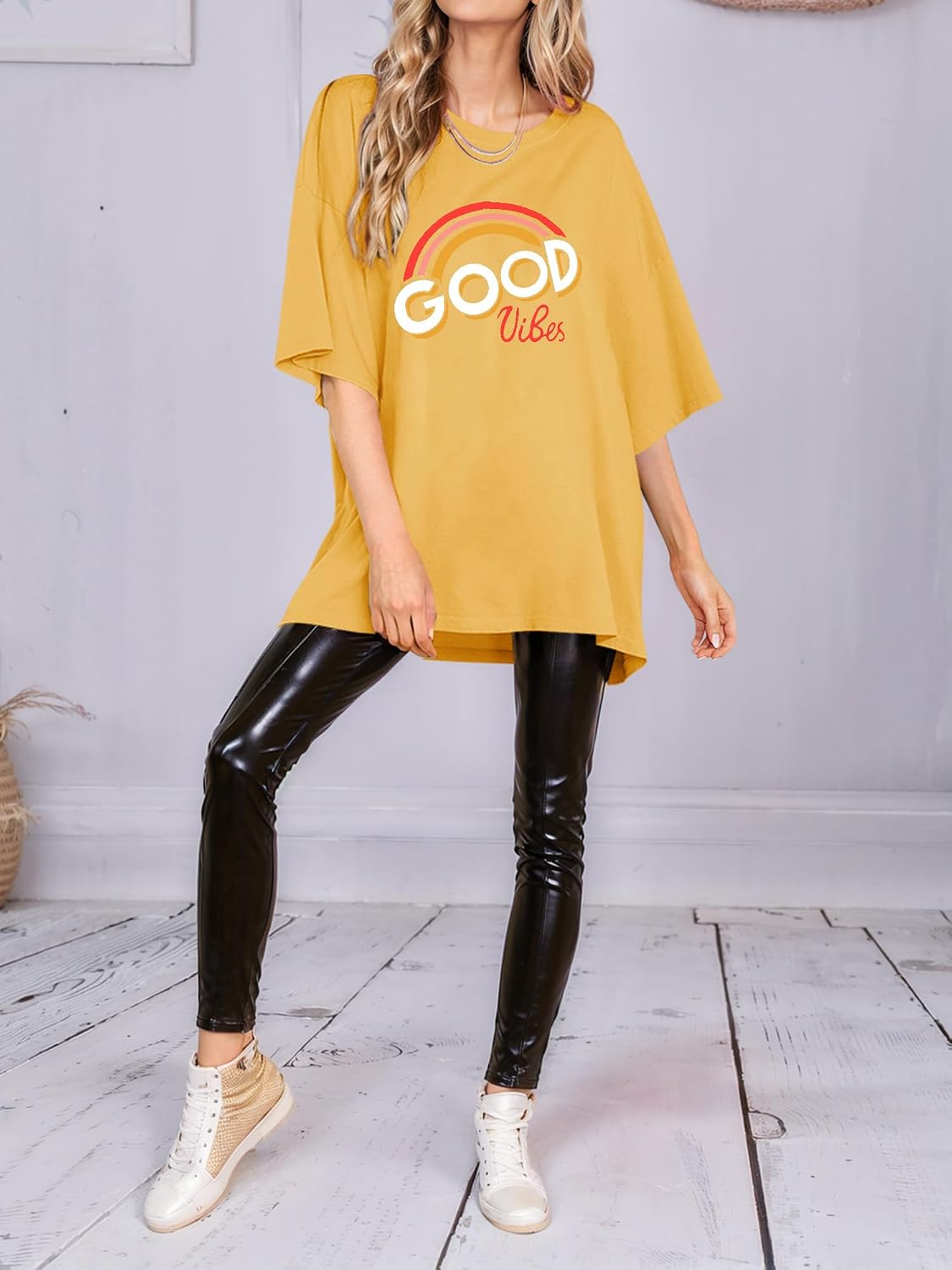 Thumbnail 1 de WIEIYM Oversized T Shirts for Women – Rainbow Good Vibes Graphic Tee