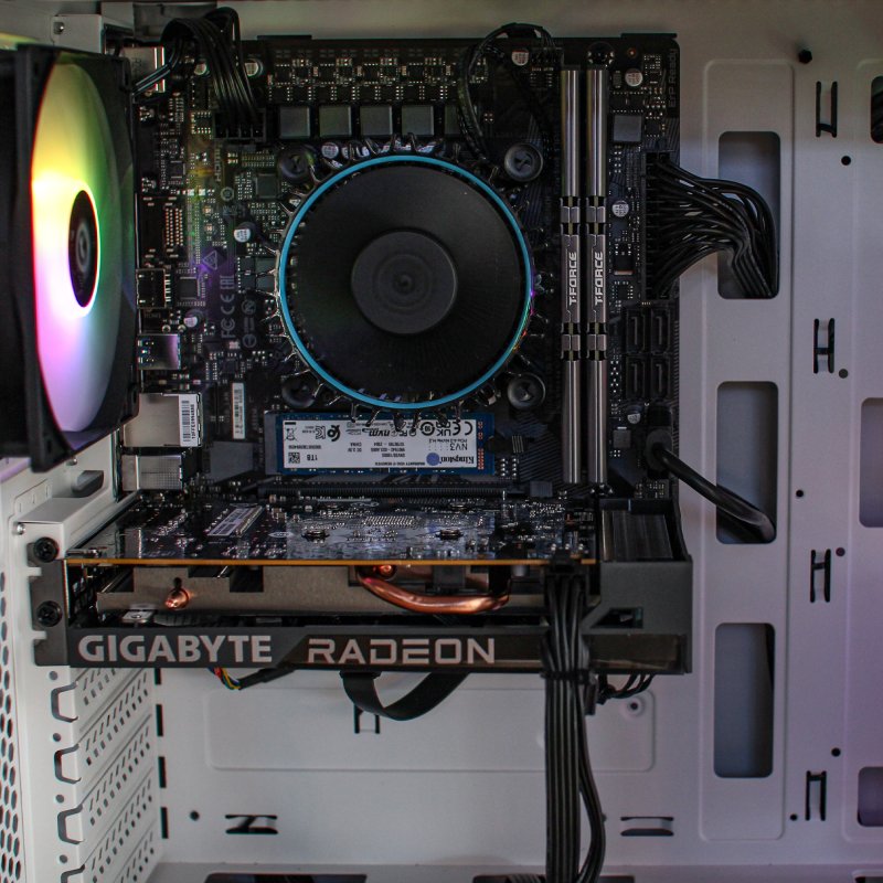 Detalle de PCM Royale Intel Core i5-12400F, 32GB RAM, 1TB SSD, RX 6500 XT