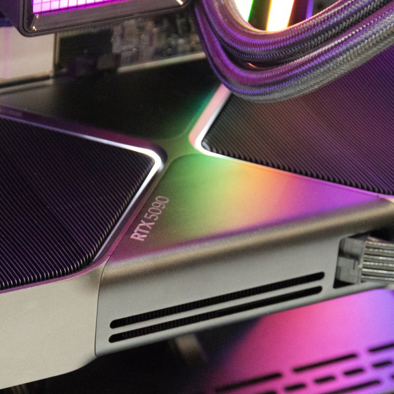 Thumbnail 2 de PcCom Ultimate Ryzen 7 9800X3D / 64GB / 2TB SSD / RTX 5090 Founders Edition / Windows 11 Pro