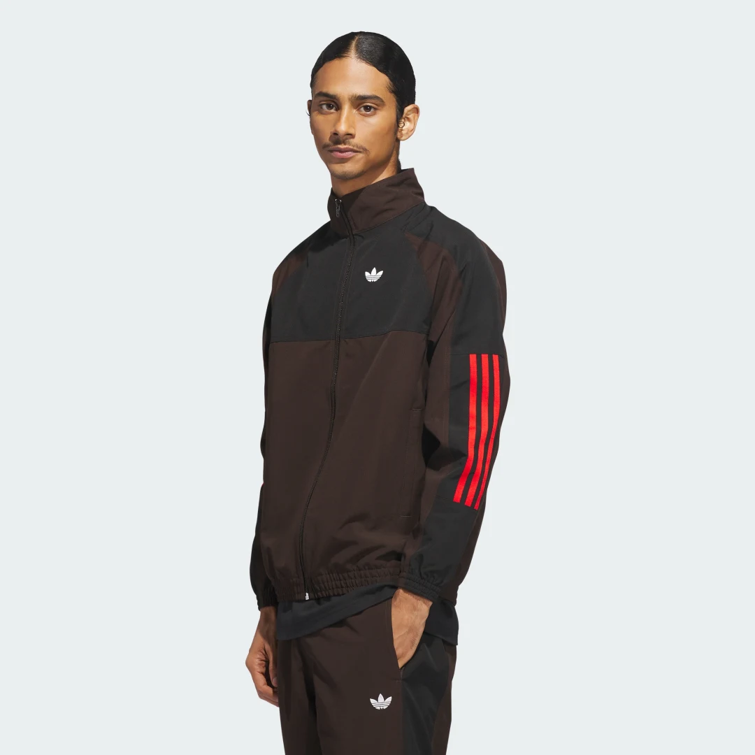 Detalle de Adidas Chaqueta Deportiva Skateboarding Gatsele — estilo y comodidad para patinar