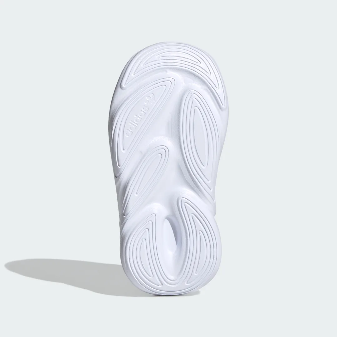 Detalle de Zapatilla Ozelia de Adidas: versatilidad y estilo para tu día a día