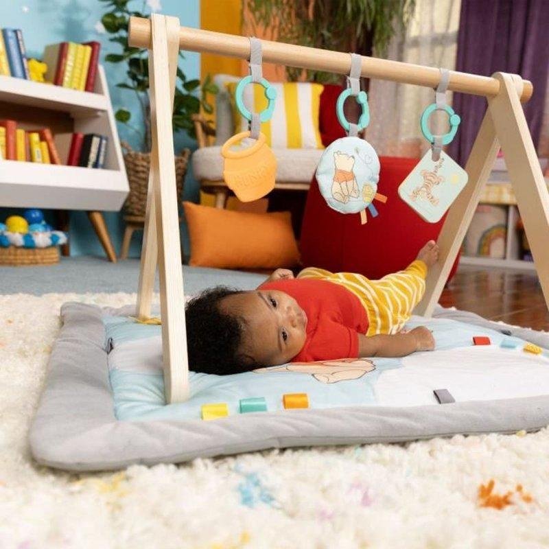 Detalle 2 de Alfombra de actividades Disney Baby Winnie The Pooh plegable para 0-18 meses