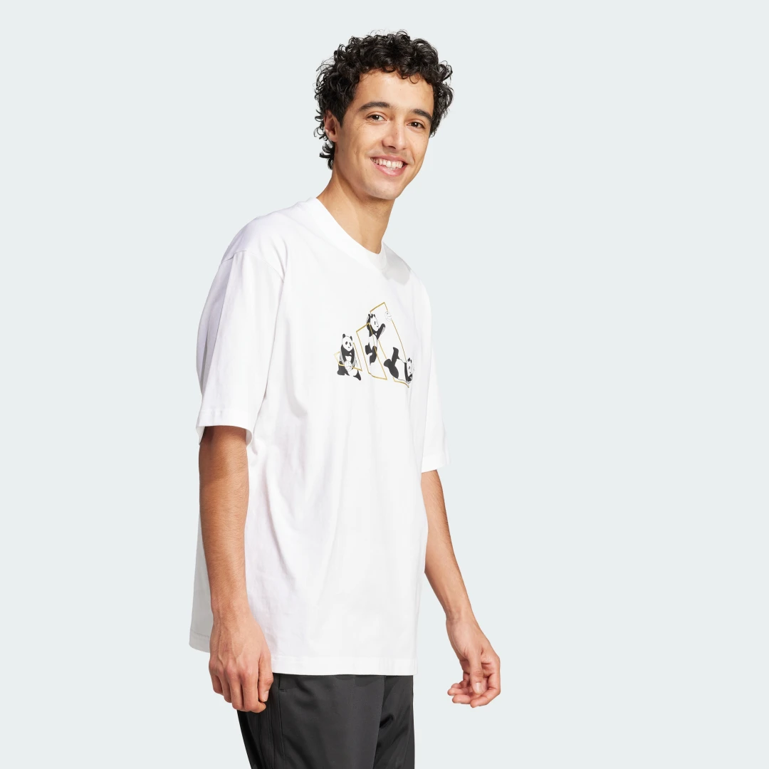 Detalle de Panda Play Graphic T-Shirt de Adidas – Camiseta blanca para uso diario