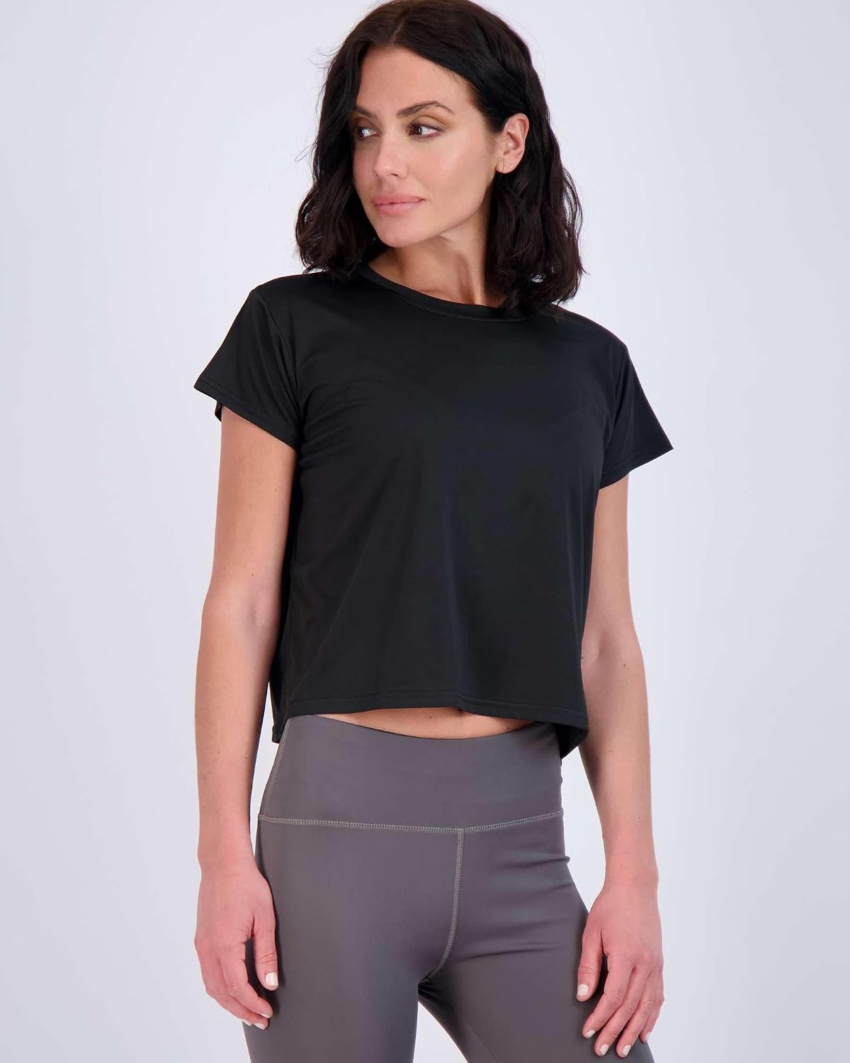 Detalle 2 de Real Essentials 5 Pack: Women's Dry-Fit Crop Top Short Sleeve Shirts – Plus Size Available