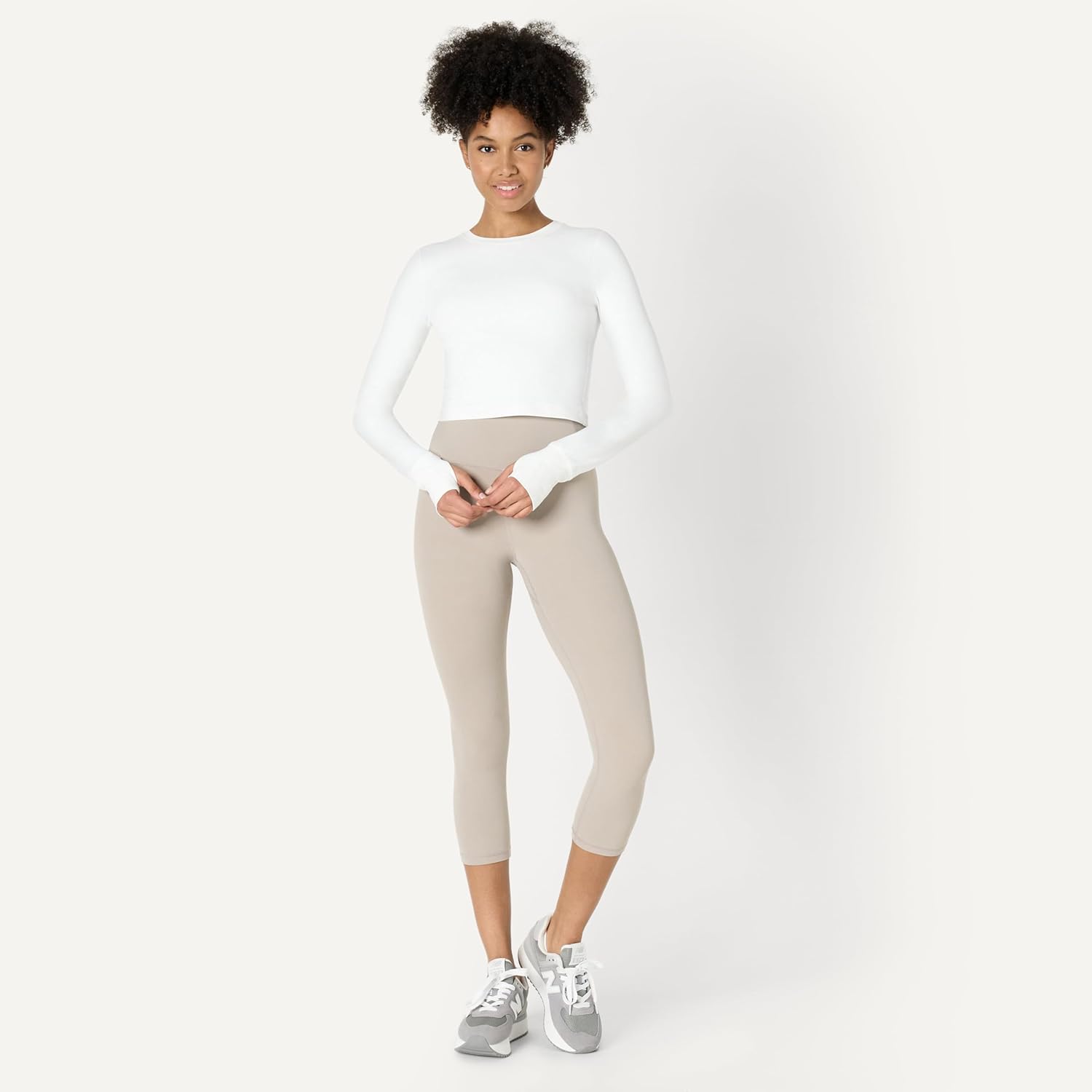 Thumbnail 4 de Amazon Essentials Damen Active FormFlex „Buttery Soft“ Bauchfreies Layering-Workout-Top (kurze Ärmel, schlanke Passform)