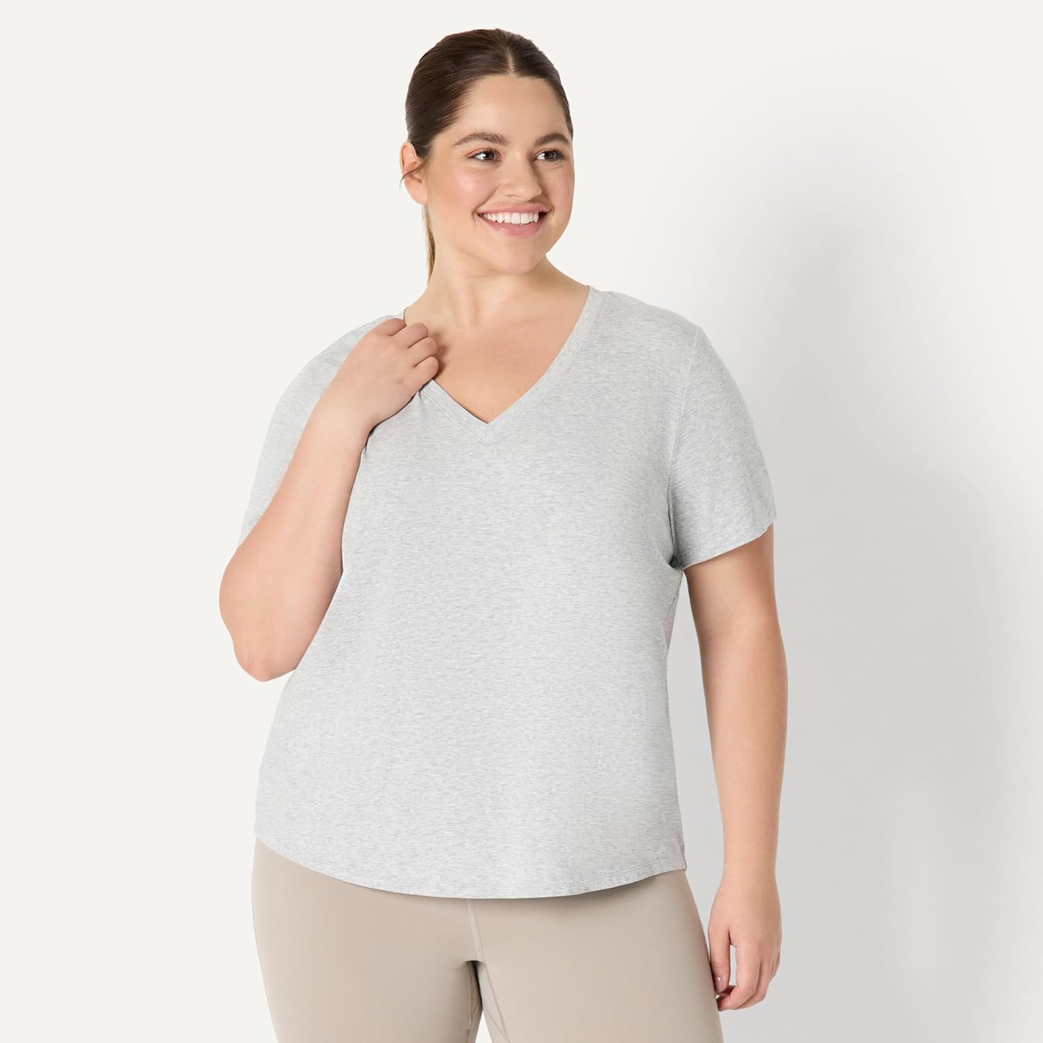 Thumbnail 5 de Amazon Essentials Damen Active Soft Cotton Leichtes Yoga-Workout-T-Shirt mit V-Ausschnitt und kurzen Ärmeln – Relaxed Fit