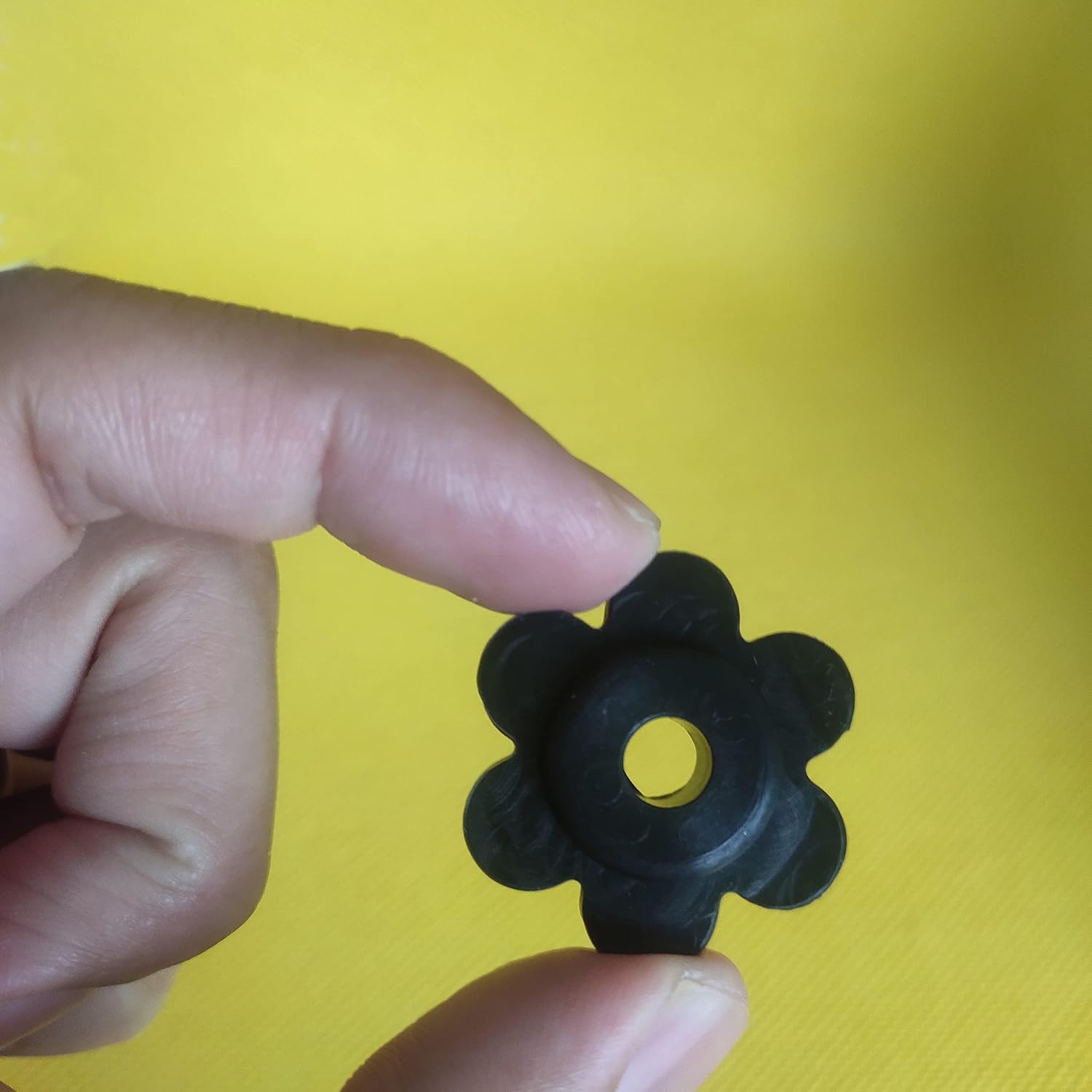 Thumbnail 6 de AB Max Rubber Garden Flag Stoppers