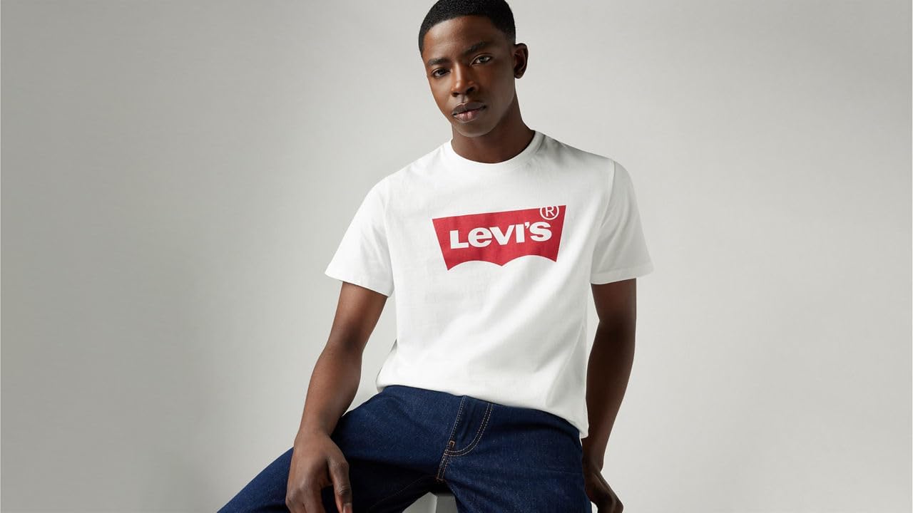 Detalle de Levi's Graphic Set-in Neck — Maglietta da Uomo, stile grafico e taglio classico