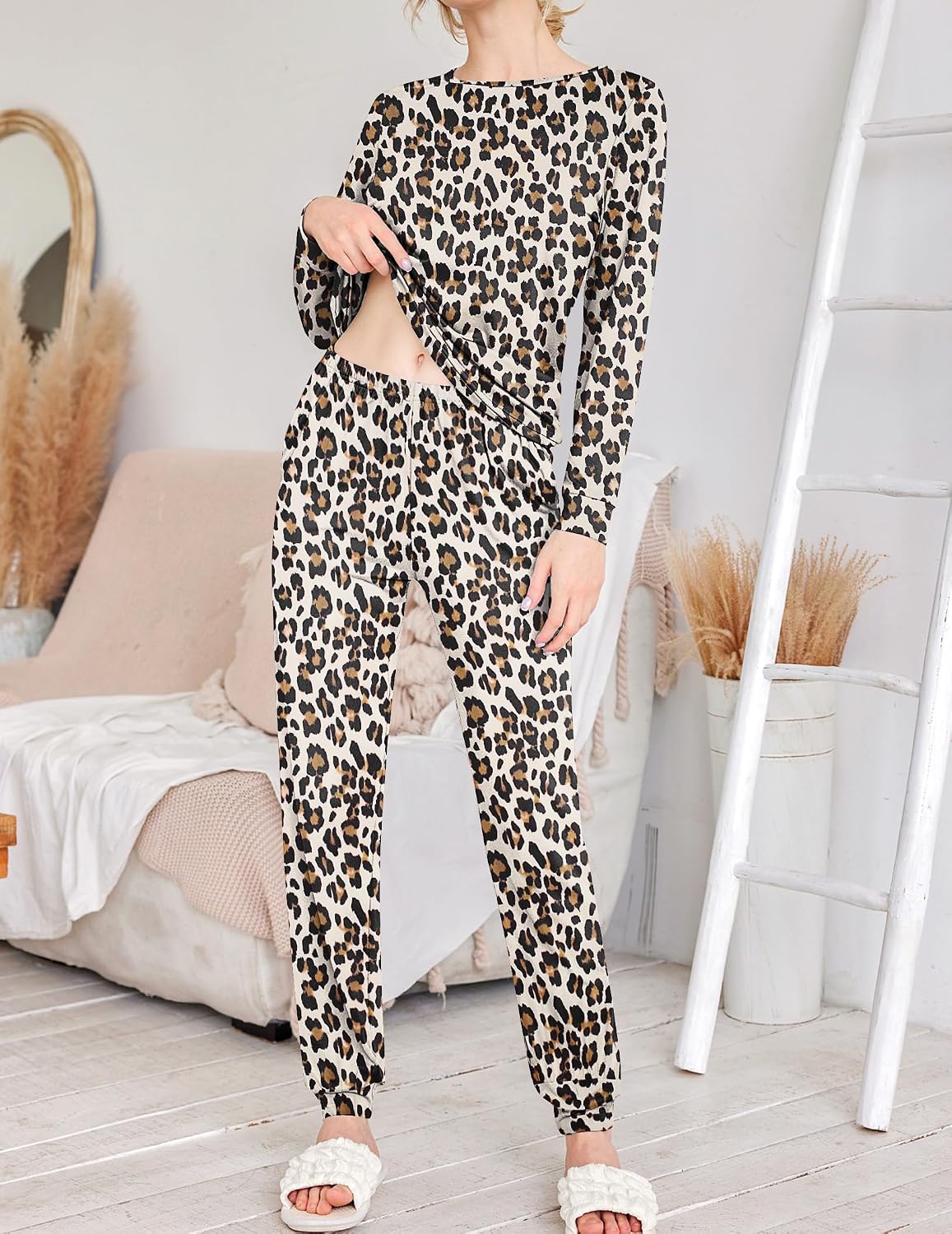Detalle 2 de Ekouaer 2-Pack Women's Pajama Sets with Long-Sleeve Top, Joggers and Pockets