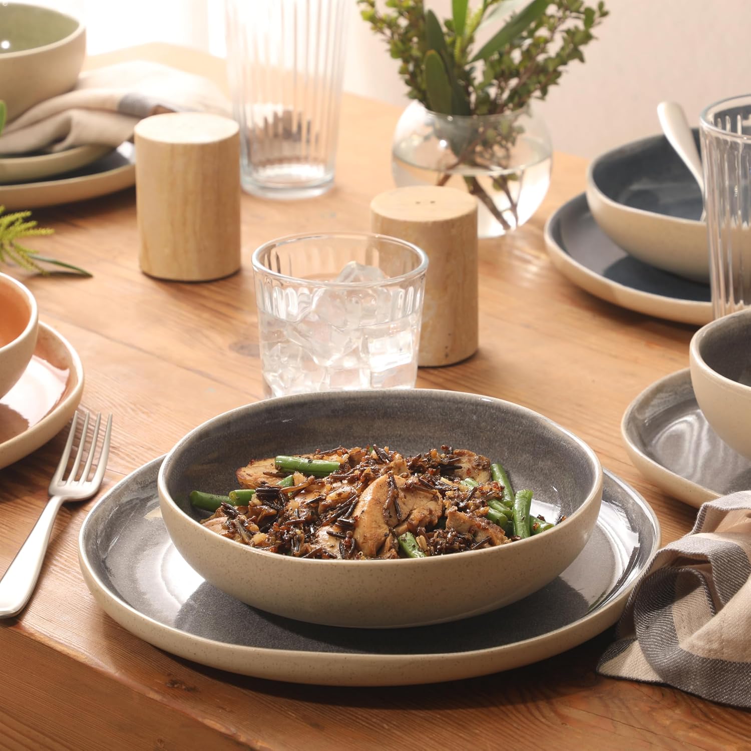 Detalle de Gibson Elite Manila Bay 16-Piece Stoneware Dinnerware Set, Service for 4