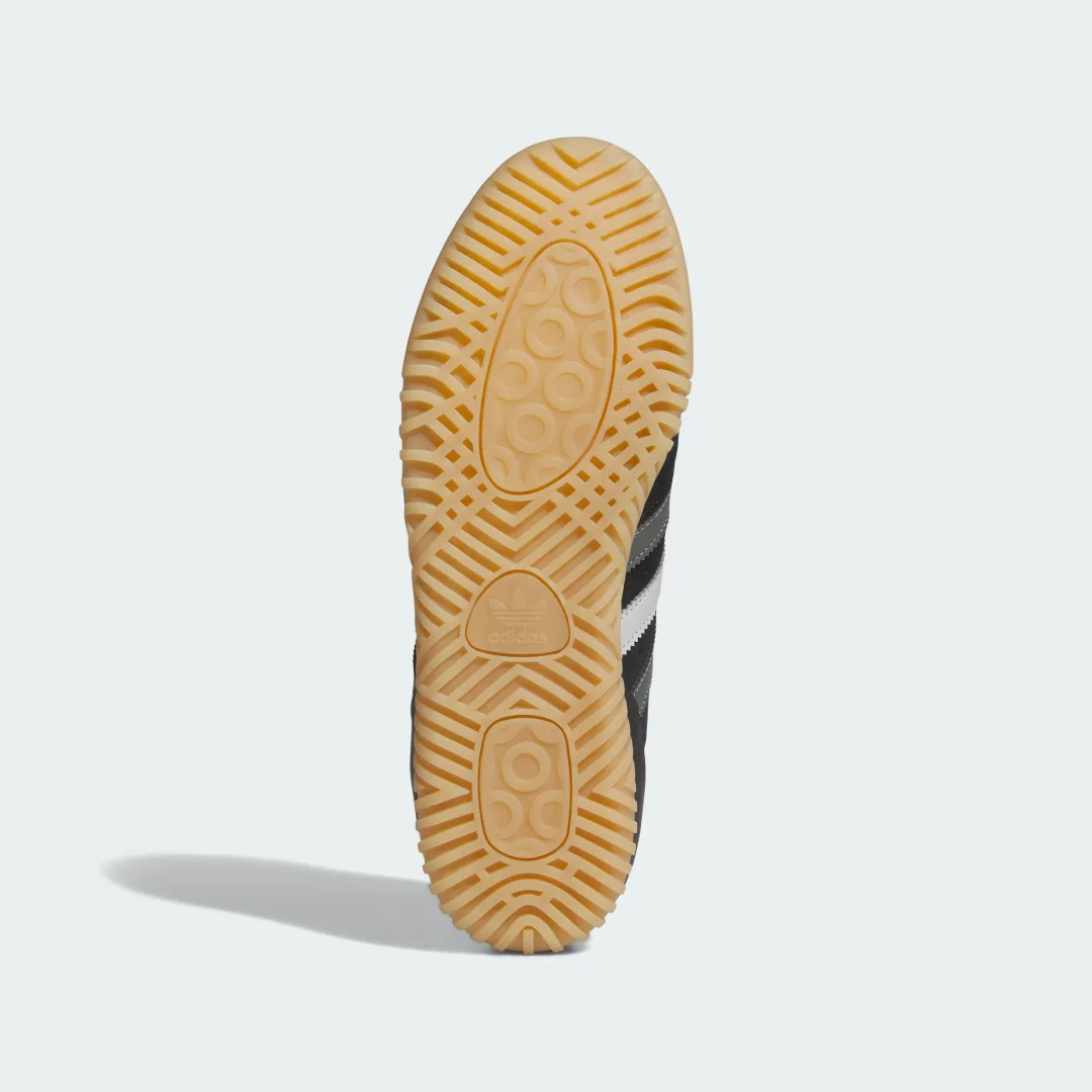 Detalle de Zapatilla BUSENITZ INDOOR SUPER de Adidas: versatilidad para uso en interiores