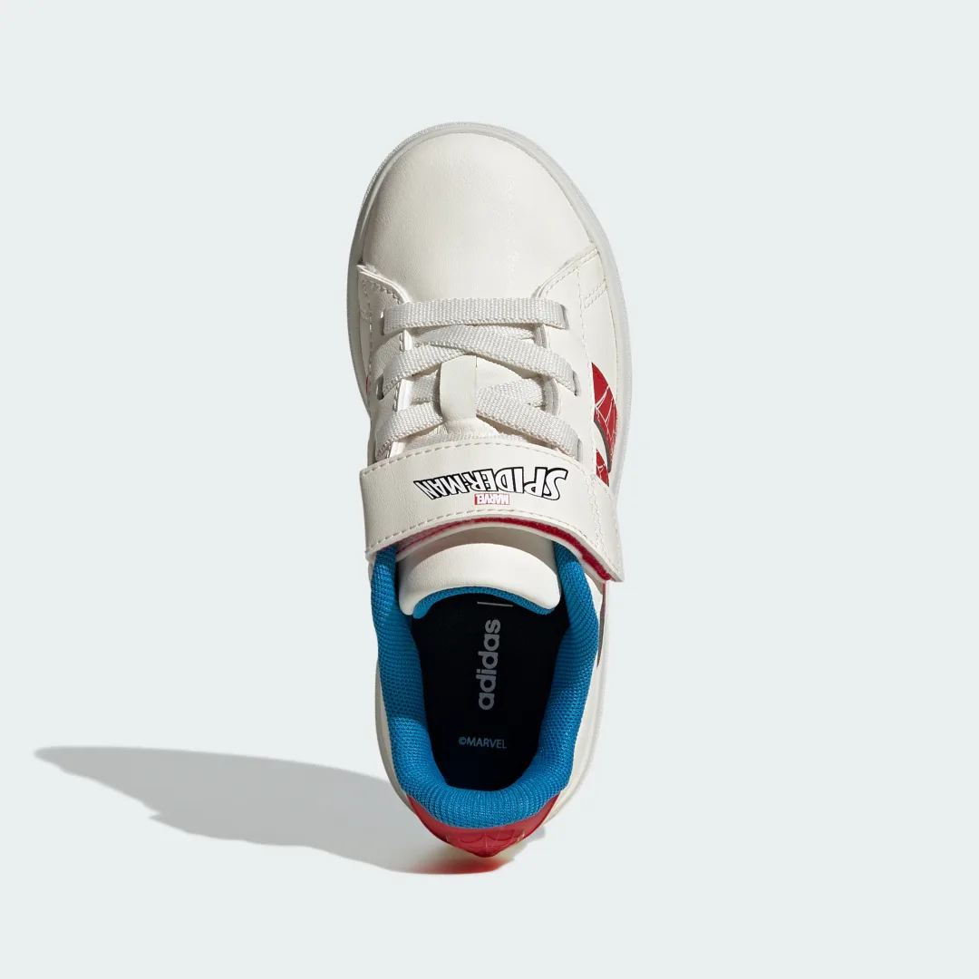 Detalle de Zapatilla adidas Marvel Spider-Man Grand Court — estilo urbano en blanco