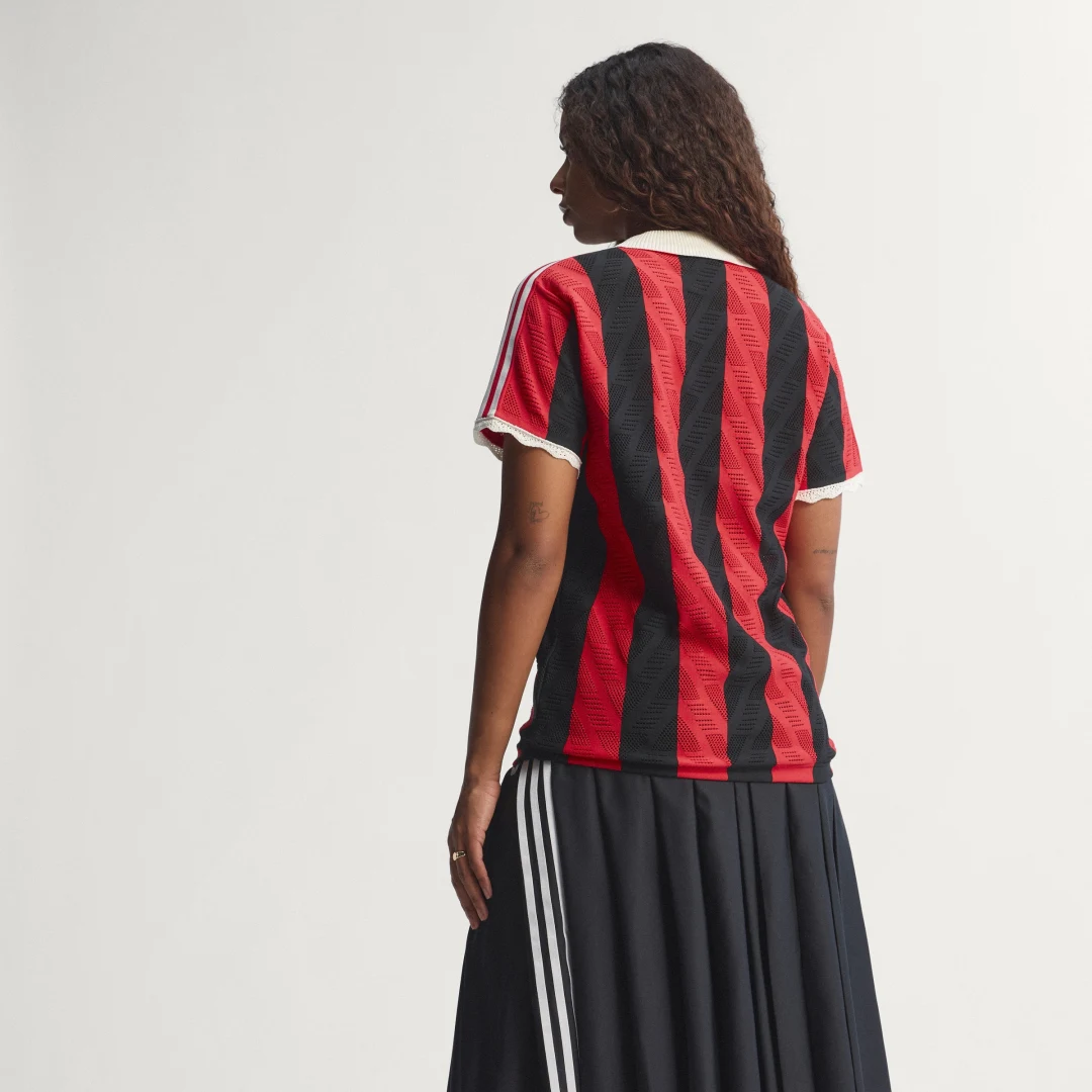 Detalle 2 de Polo de Manga Corta Adidas, color Rojo – versátil para sport y casual