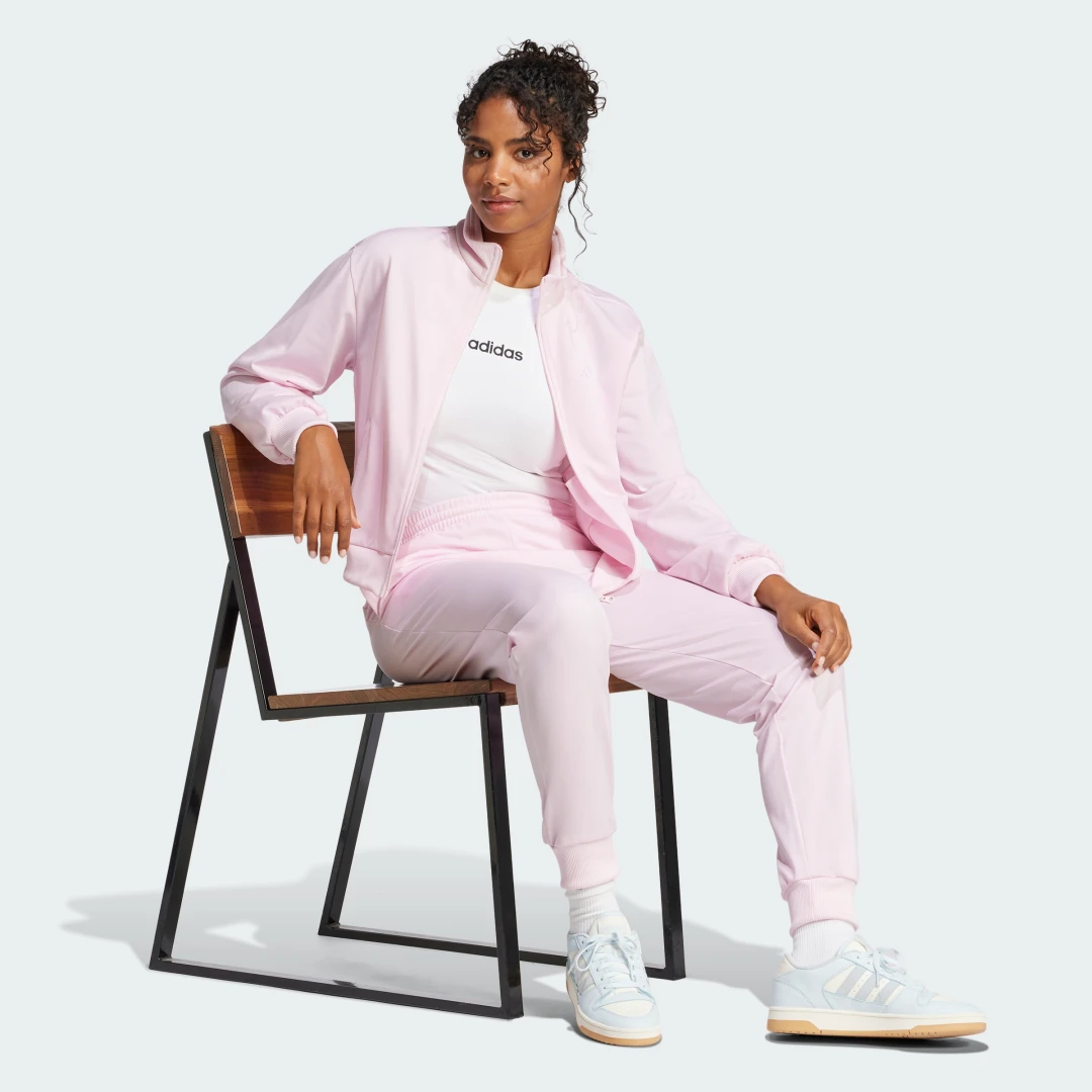 Detalle de Chándal Essentials Feel Cozy de Adidas - análisis en español
