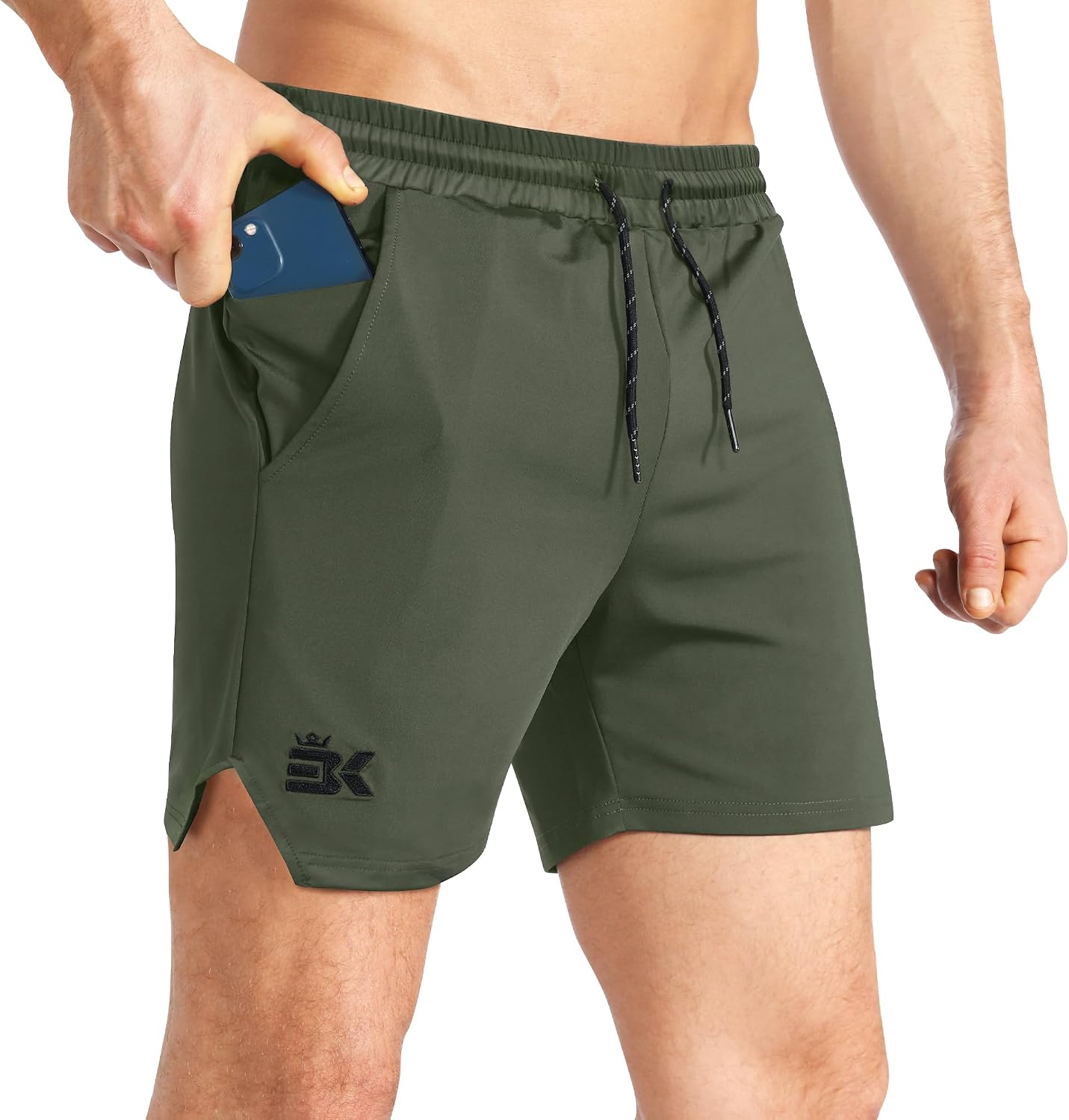 Detalle de BROKIG men’s lightweight gym shorts with quick-dry fabric and zip pocket