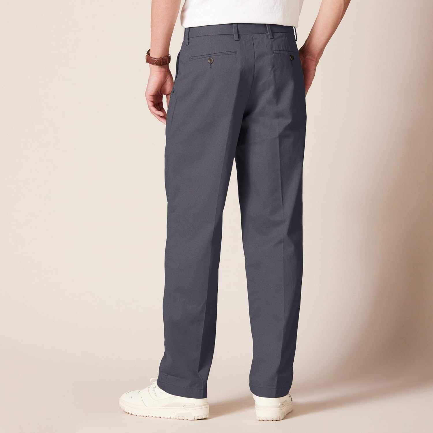 Thumbnail 1 de Amazon Essentials Men’s Classic-Fit Wrinkle-Resistant Pleated Chino Trousers (Big & Tall)