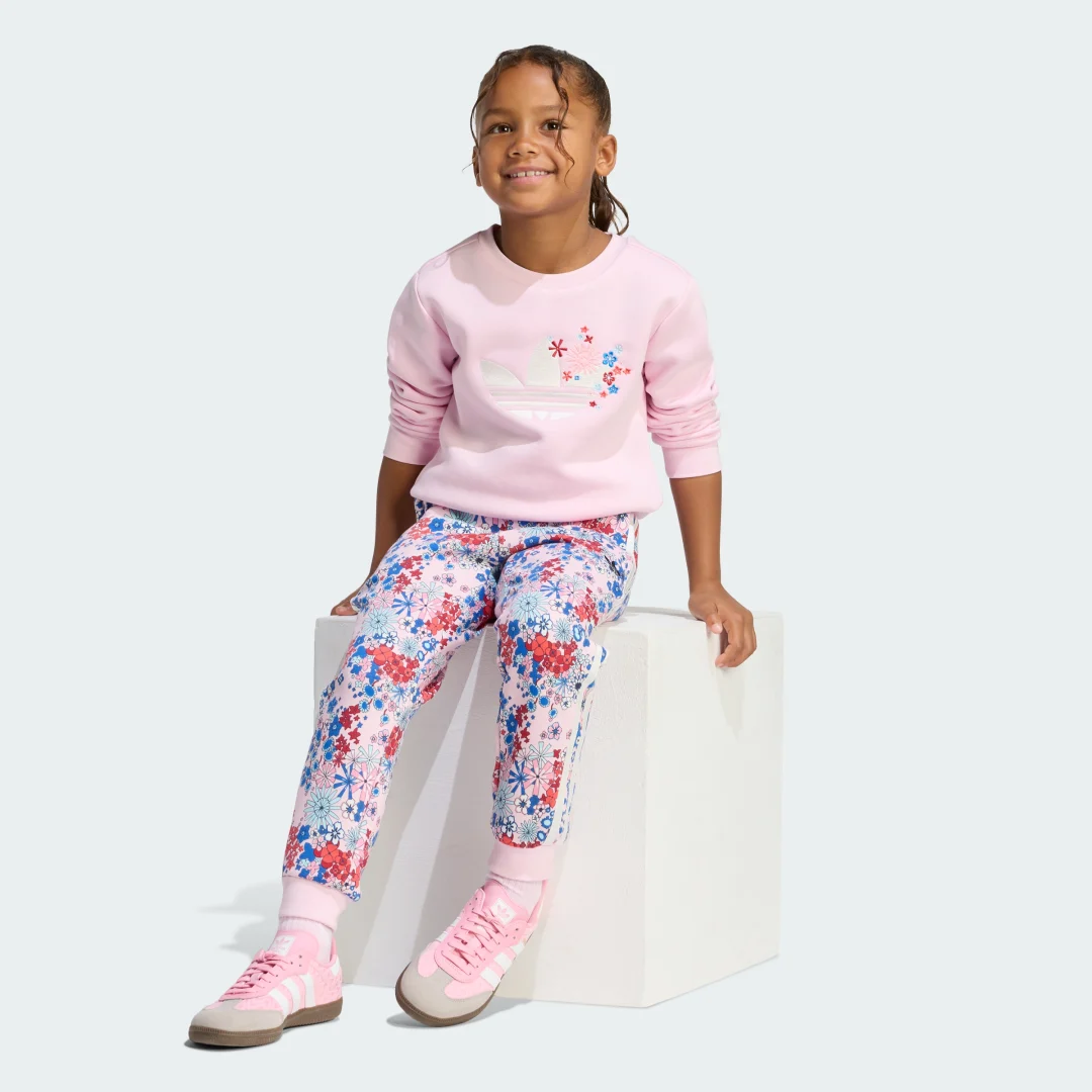 Detalle de Conjunto de cuello redondo adidas Originals x Liberty London — Rosa