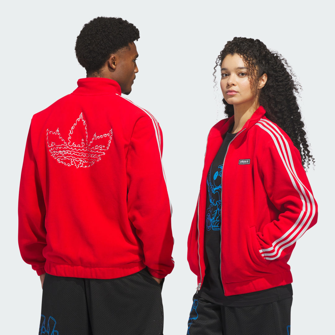 Detalle 2 de Sudadera Skateboarding x Kogancult SuperFire de Adidas (Rojo) – para stamped skate y estilo urbano