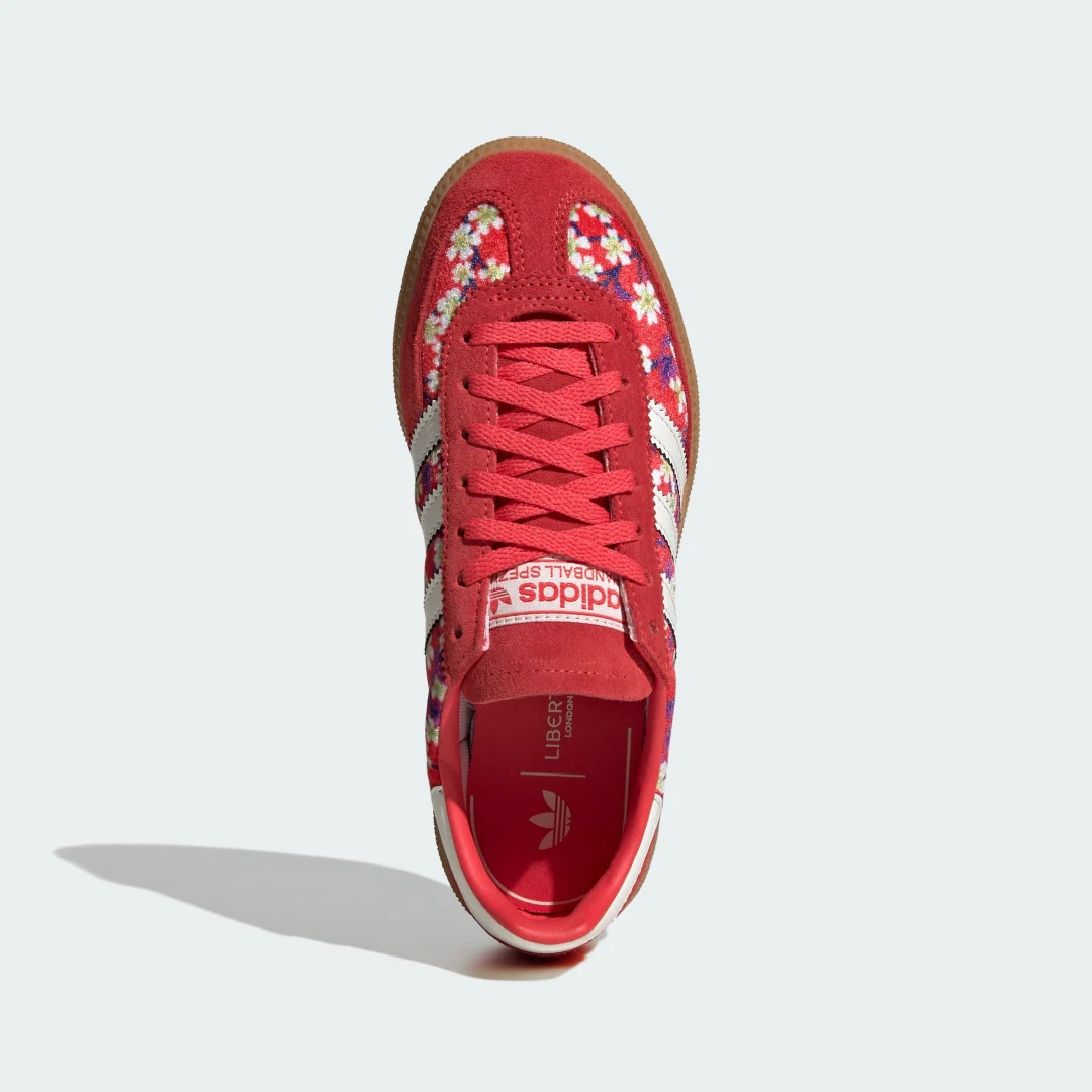 Detalle de Handball Spezial x Liberty London de Adidas – Zapatilla roja (edición especial)