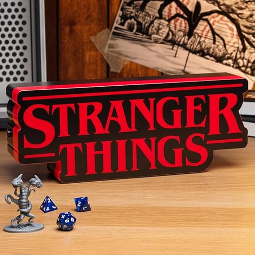 Detalle de Paladone Luz con forma del logo de Stranger Things — 30 cm, lámpara de pared o escritorio con USB o pilas
