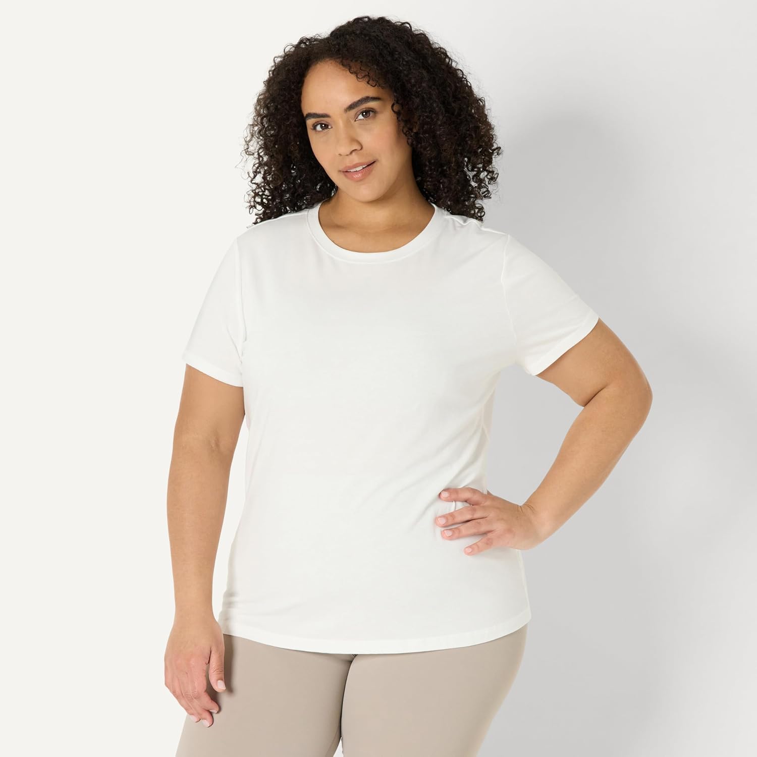 Thumbnail 5 de Amazon Essentials Women’s Active Soft Cotton Regular Fit Crewneck Short Sleeve T-Shirt