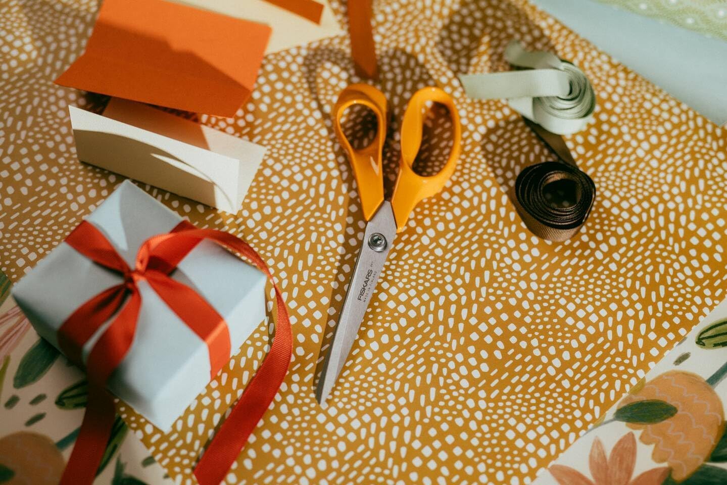 Detalle 2 de Fiskars Classic 1075038 universalsax för högerhänta, 25 cm
