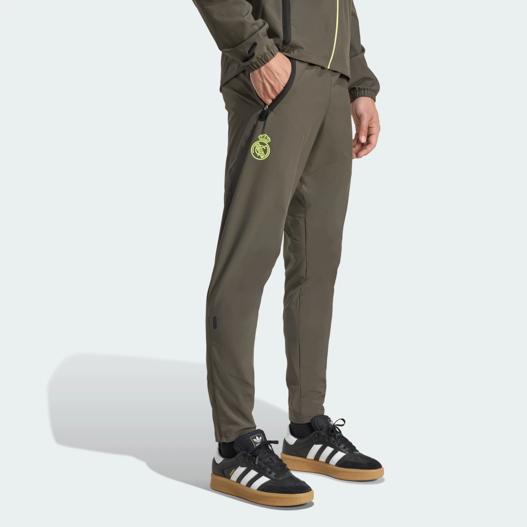 Detalle de Pantalón Real Madrid Tiro 25 Competition Vis Tech Travel de Adidas