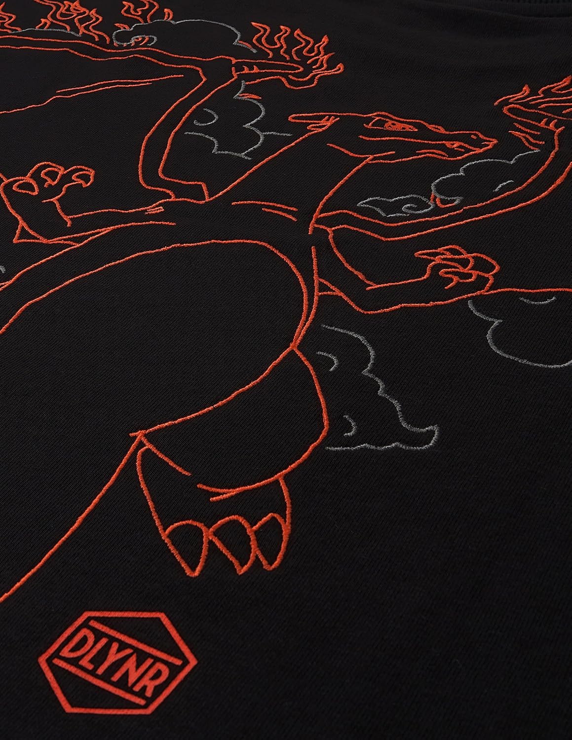 Detalle de Dolly Noire x Pokémon Felpa Charizard Unisex – Hoodie Ricamata in Cotone Misto, Nero