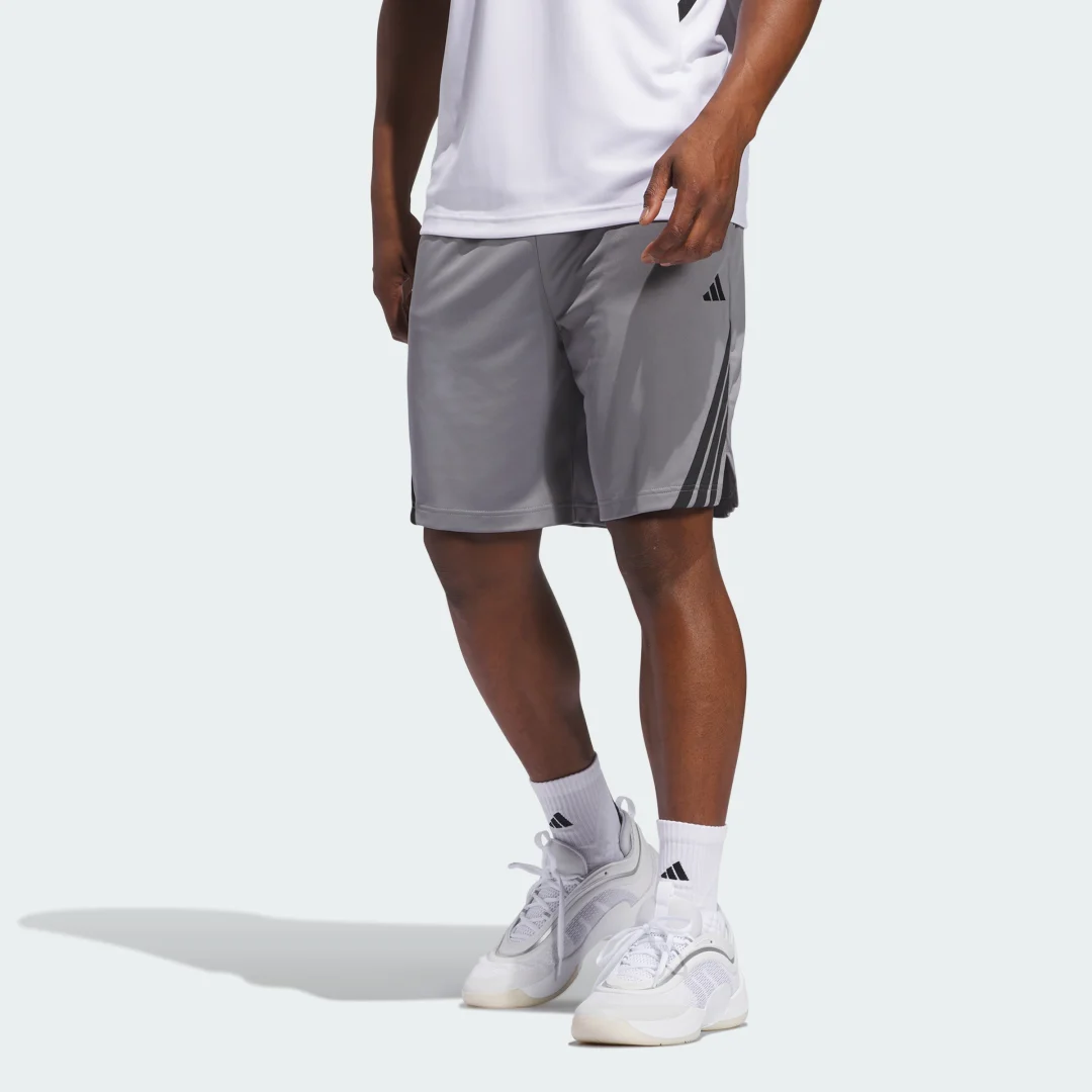 Detalle de Pantalón corto Basketball Legends 3 bandas de Adidas — gris