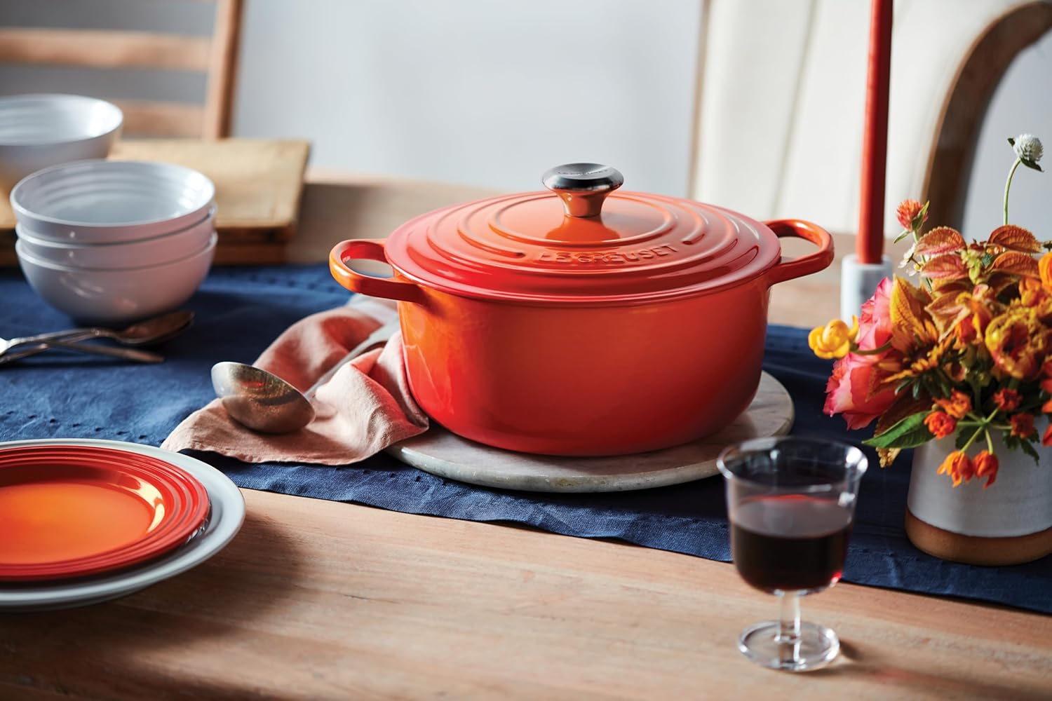 Thumbnail 4 de Le Creuset Signature Enamelled Cast Iron Round Casserole Dish with Lid, 24 cm (4.2 L) – Volcanic