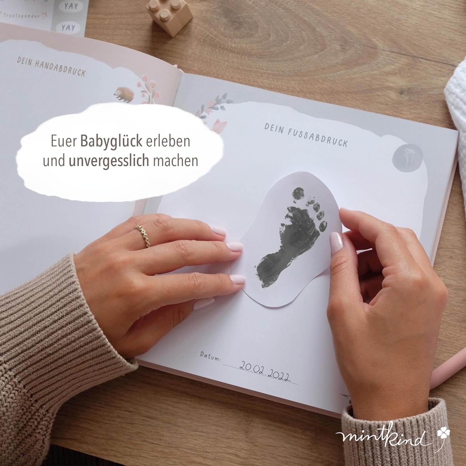 Thumbnail 6 de mintkind® Mein erstes Jahr Babyalbum Blumen rosa – zartes Babytagebuch mit 176 Seiten & Sticker-Set (Hardcover, 21 x 21 cm)