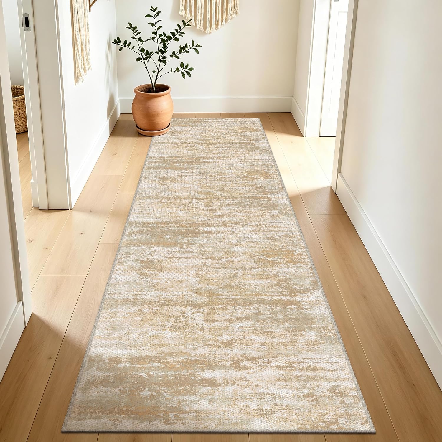 Detalle de TTelephant Nina 3' x 8' Runner Rug, Beige/Yellow, Machine Washable