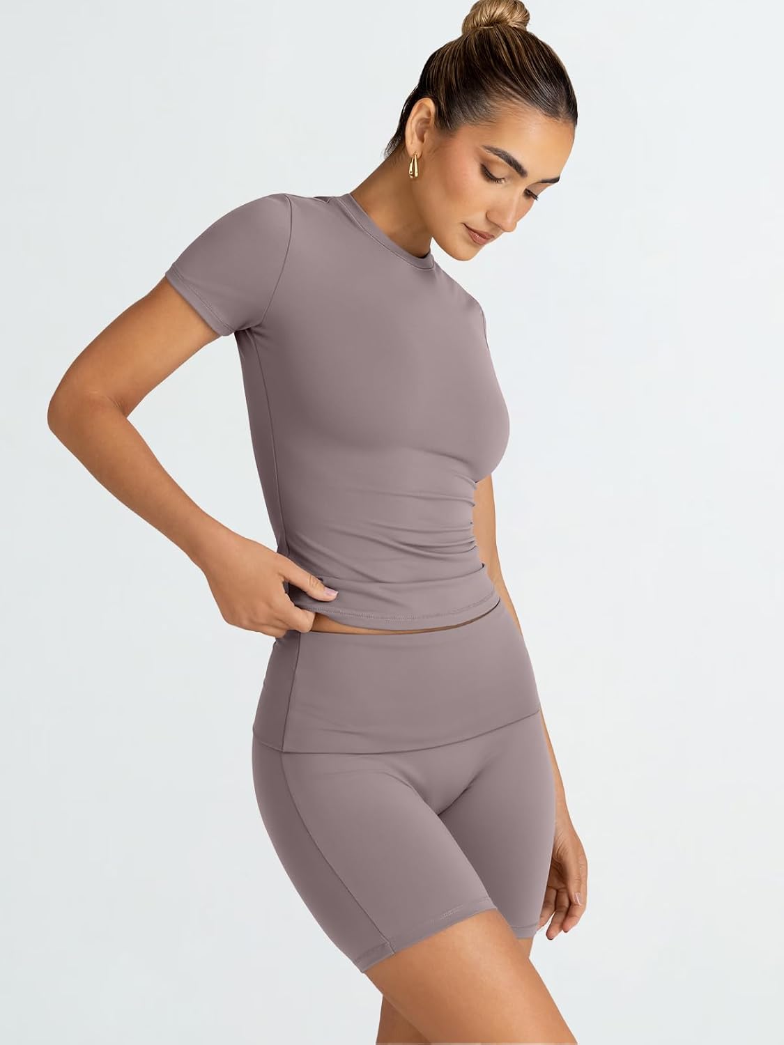 Detalle de Trendy Queen 2-Piece Summer Workout Set (Crop Top & Slim Shorts) — Nylon/Spandex Gym, Pilates, Yoga & Going Out