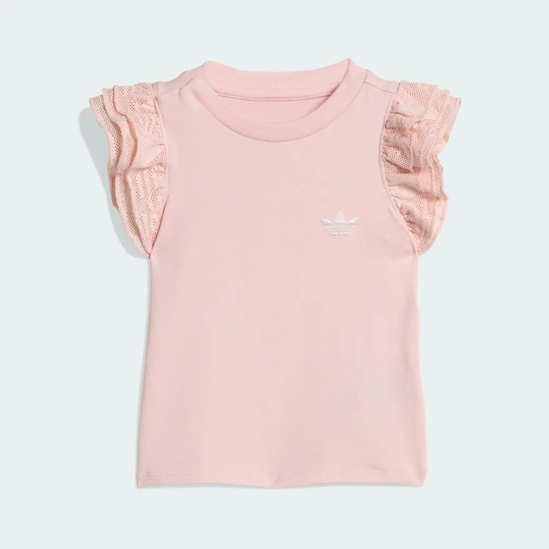 Detalle de Conjunto Adidas: camiseta y mallas 3/4 con encaje en color rosa