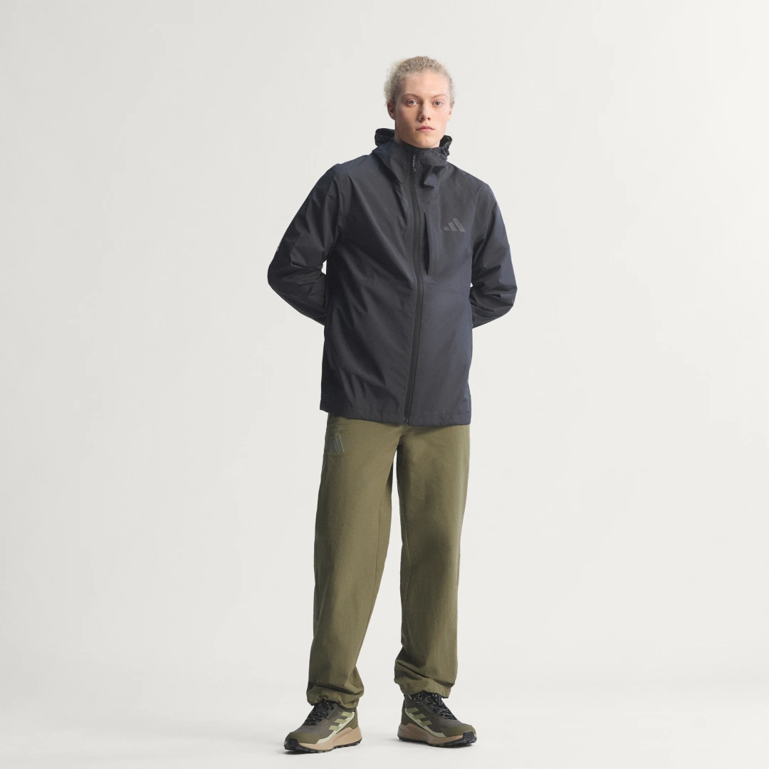 Detalle de Chubasquero Terrex Multi 2.5 Layer CLIMAPROOF en negro — Adidas