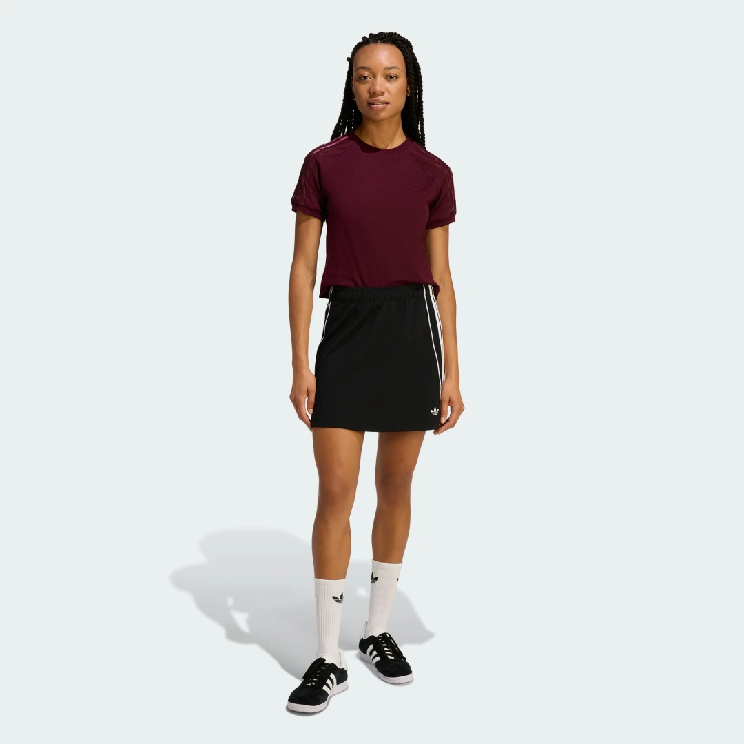 Detalle de Camiseta Lace Cali de Adidas en Burgundy