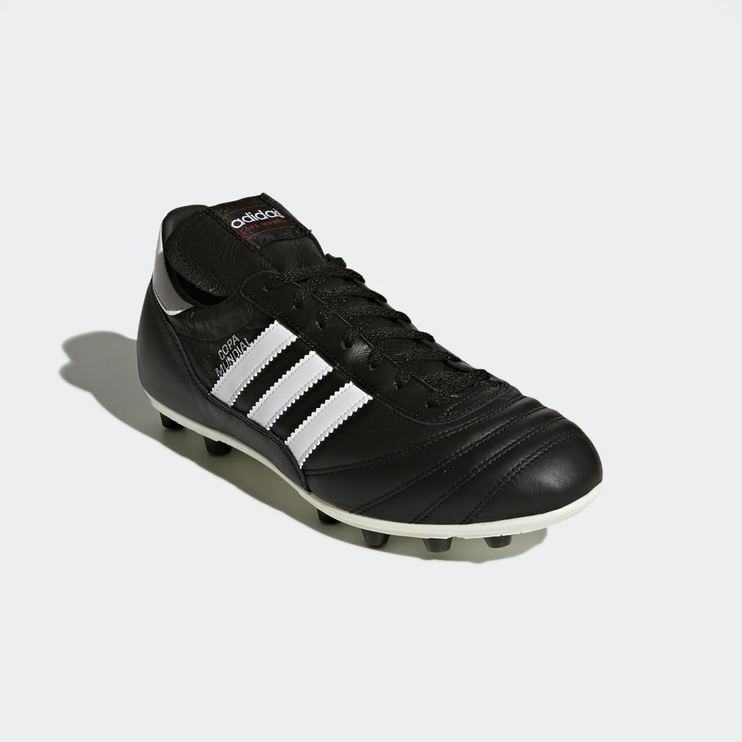 Thumbnail 3 de adidas Copa Mundial: bota de fútbol negra para jugar con estilo clásico