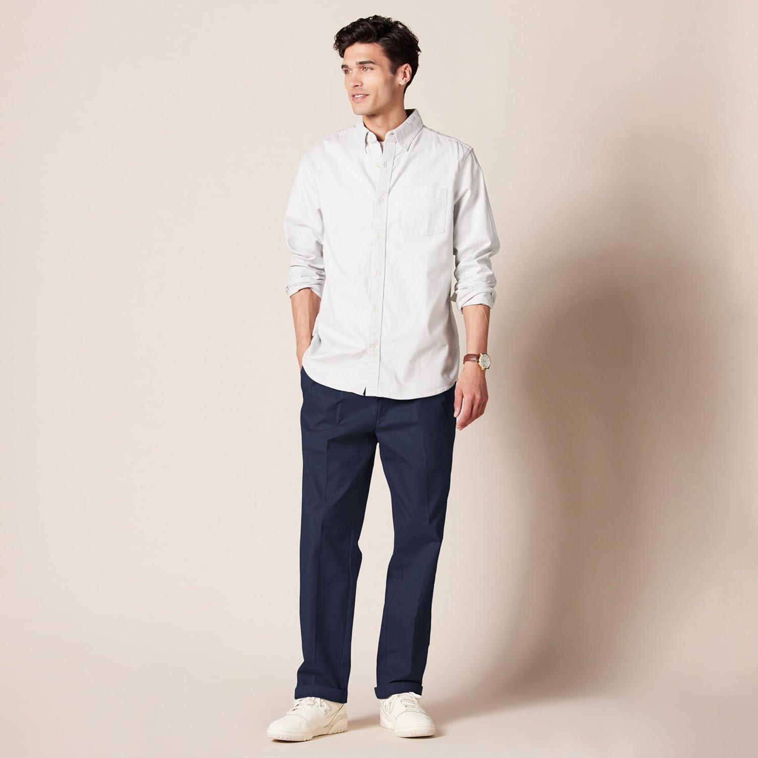 Thumbnail 4 de Amazon Essentials Men’s Classic-Fit Wrinkle-Resistant Pleated Chino Trousers (Big & Tall)