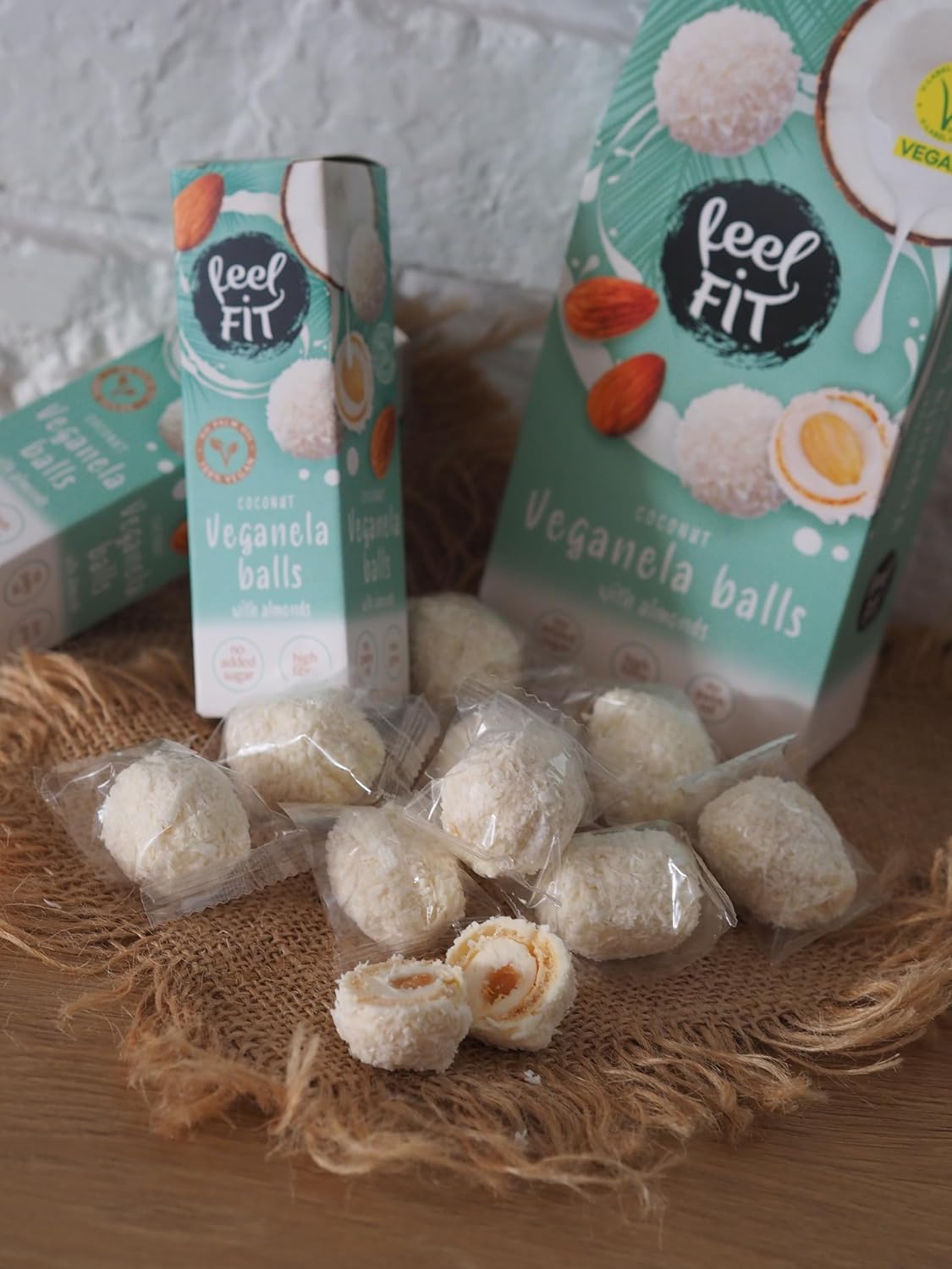 Detalle de Feel FIT Veganela Balls – vegane Kokospralinen mit Mandeln, ohne Zuckerzusatz