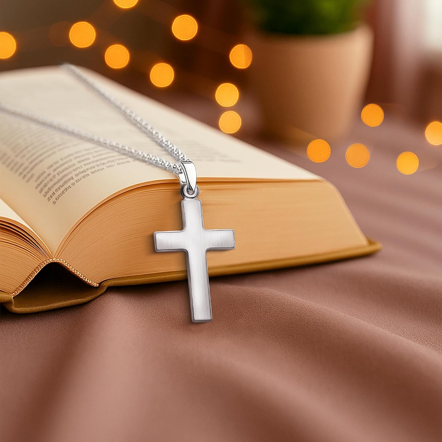 Detalle de Pendentif Croix en Or 585 Blanc – EDELIND, 14 carats, 0,92 g, hauteur 18 ou 21 mm, livré avec boîte cadeau