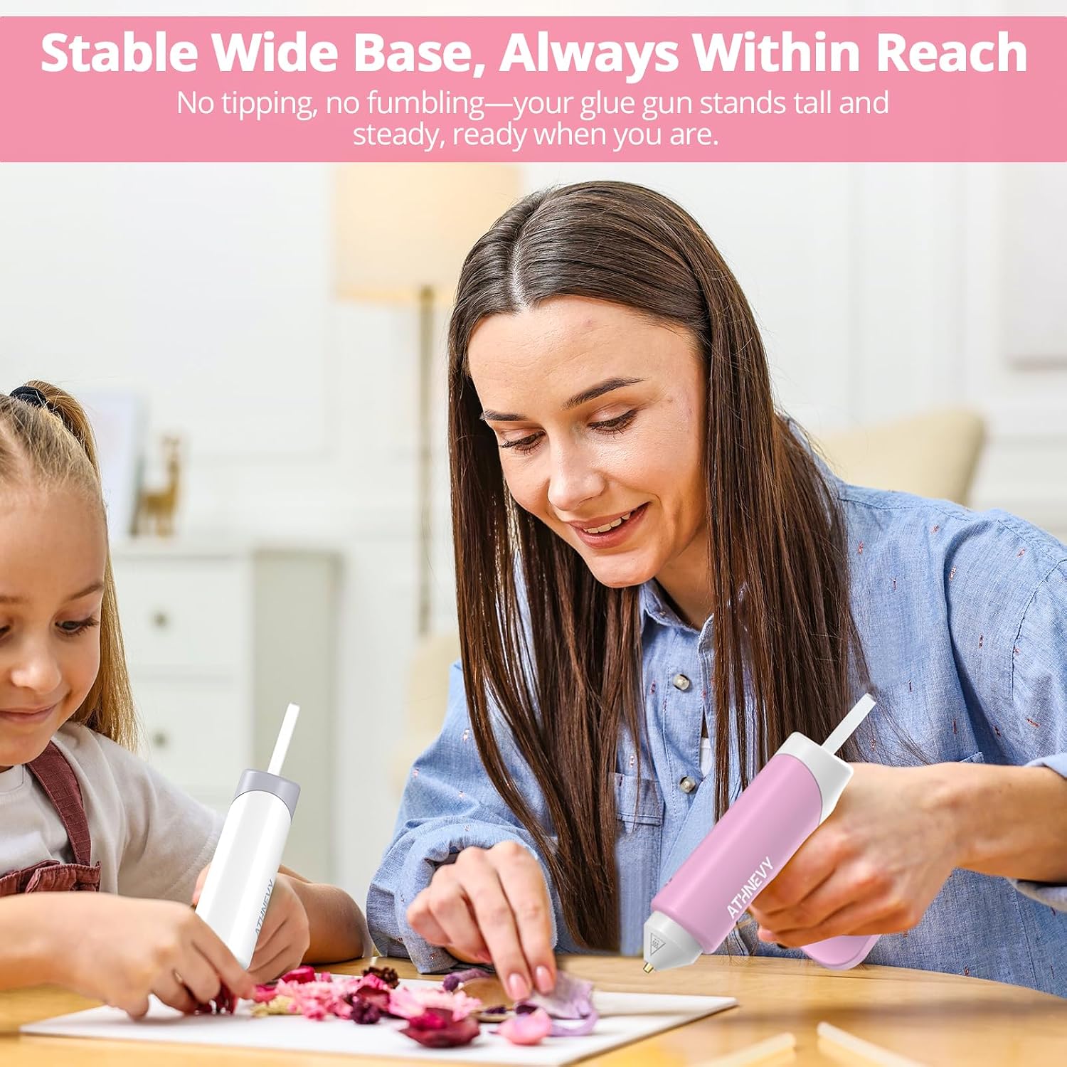 Detalle de Cordless Hot Glue Gun, 4V 10s Fast Preheat – USB-C, 2000mAh Battery, Anti-Drip Nozzle, 30 x 7mm Sticks (Pink)