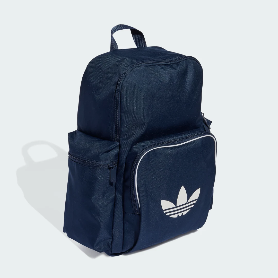 Detalle de Mochila Adicolor de Adidas – azul, diseño icónico para uso diario