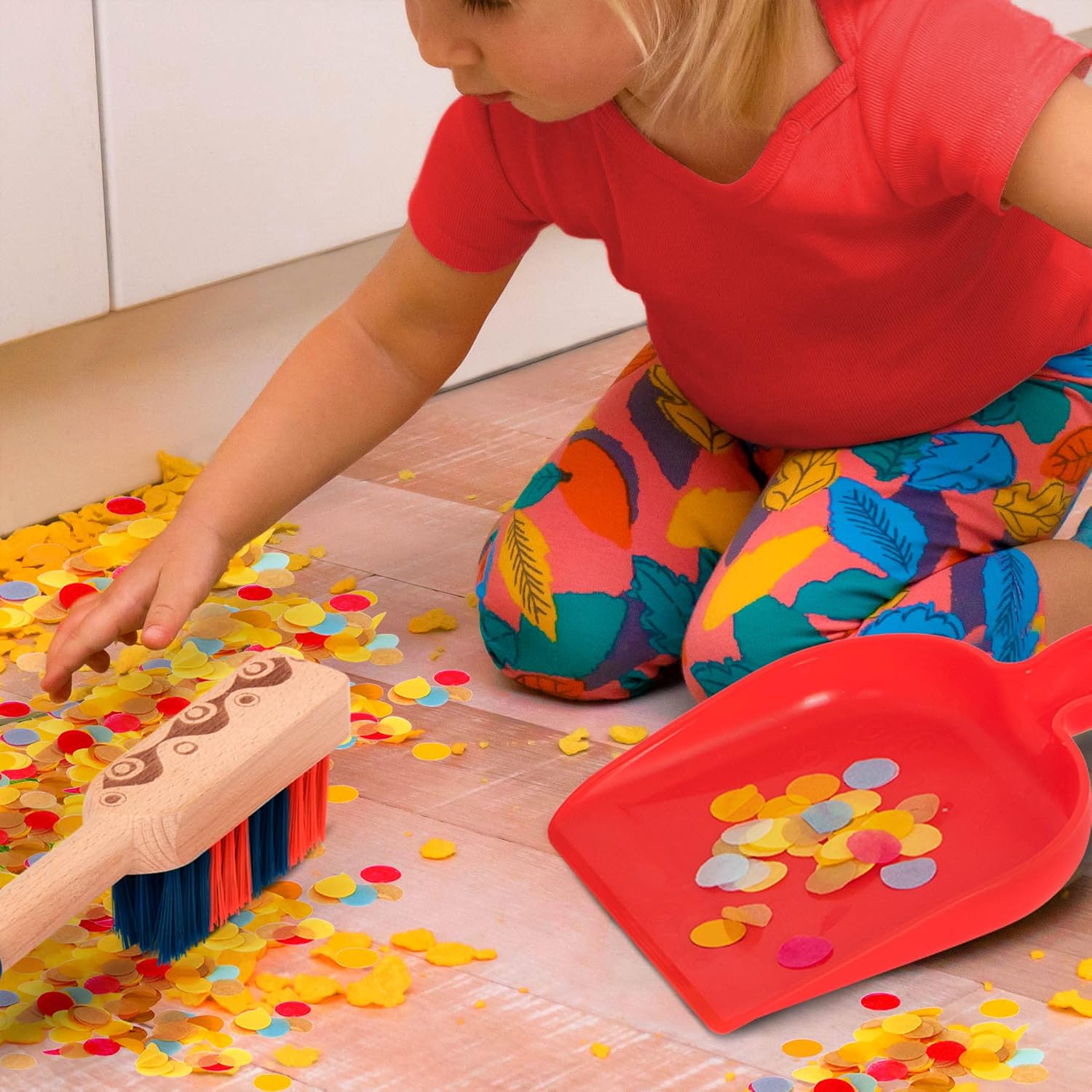Detalle de B. Toys Clean 'n' Play – drewniany zestaw do zabawy w sprzątanie